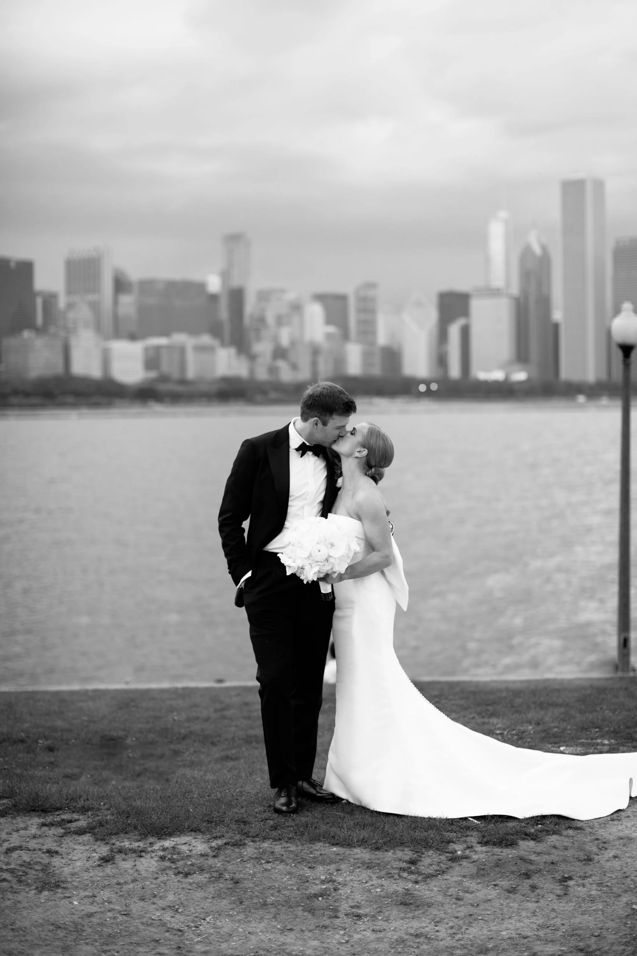 chicago skyline wedding photos