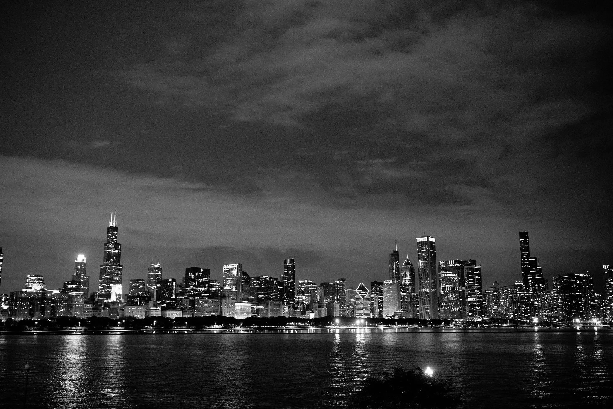 chicago skyline at night