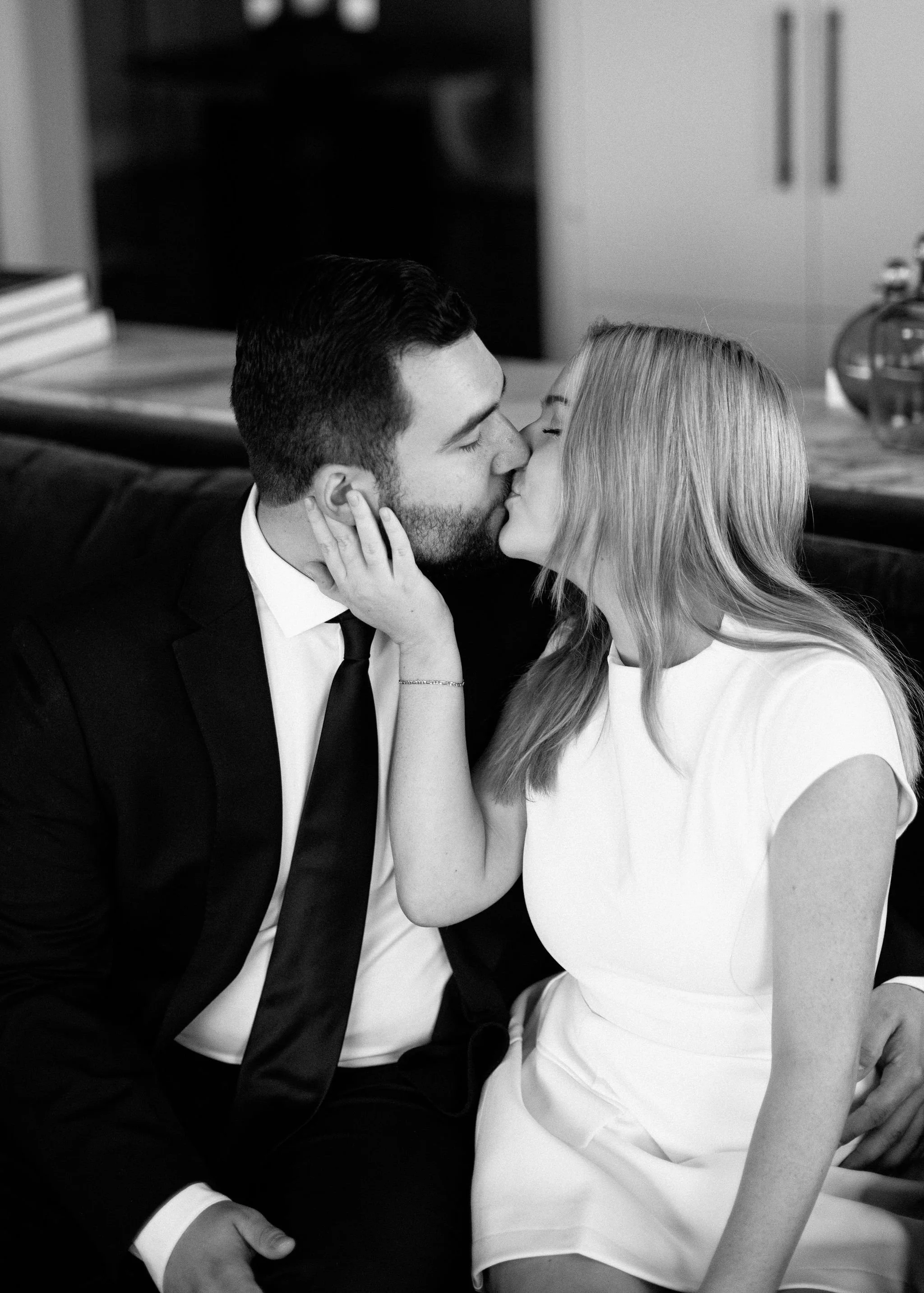 NicodemCreative-ChicagoPenthouseEngagementSession-005.JPG