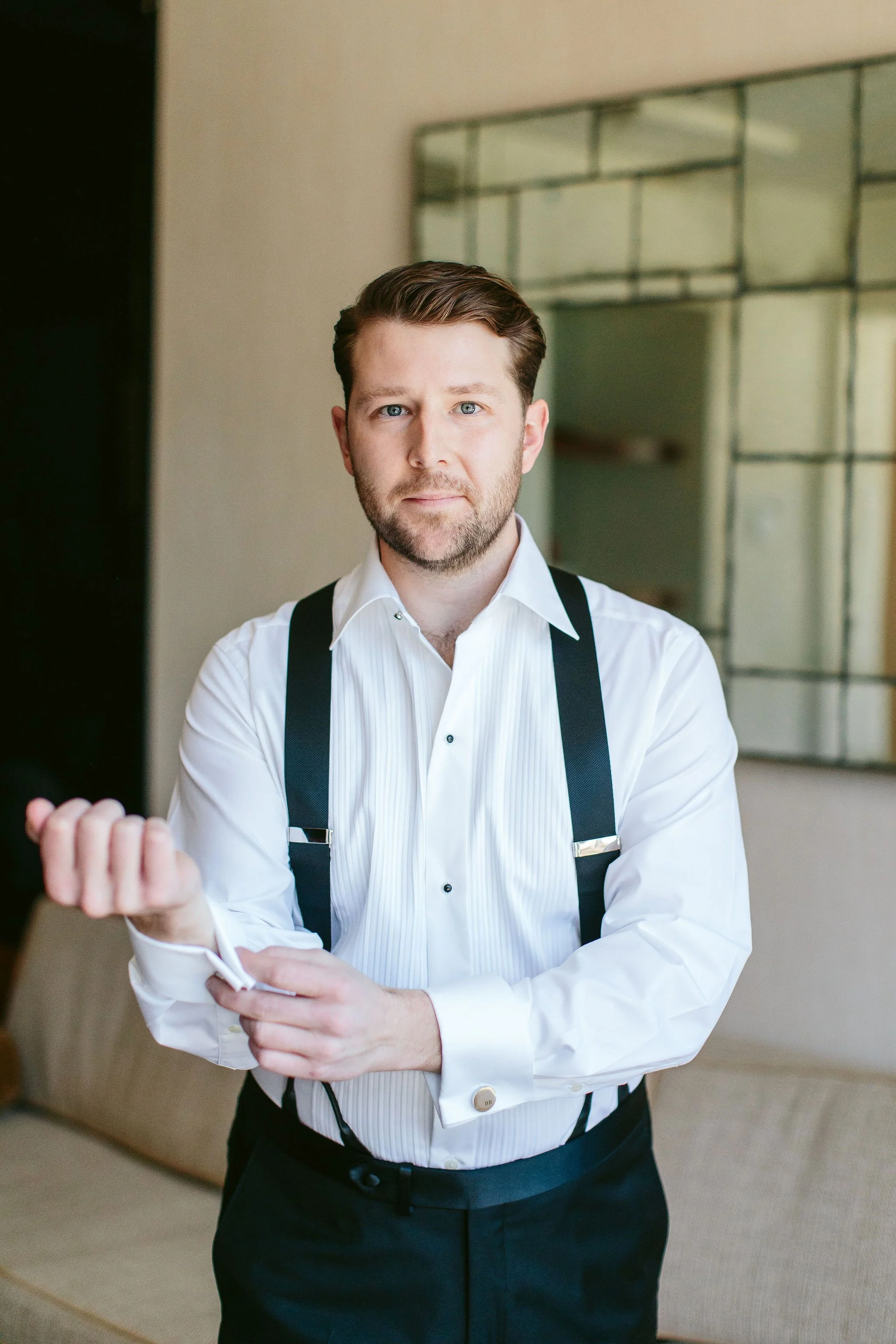 groom getting ready at chicago wedding