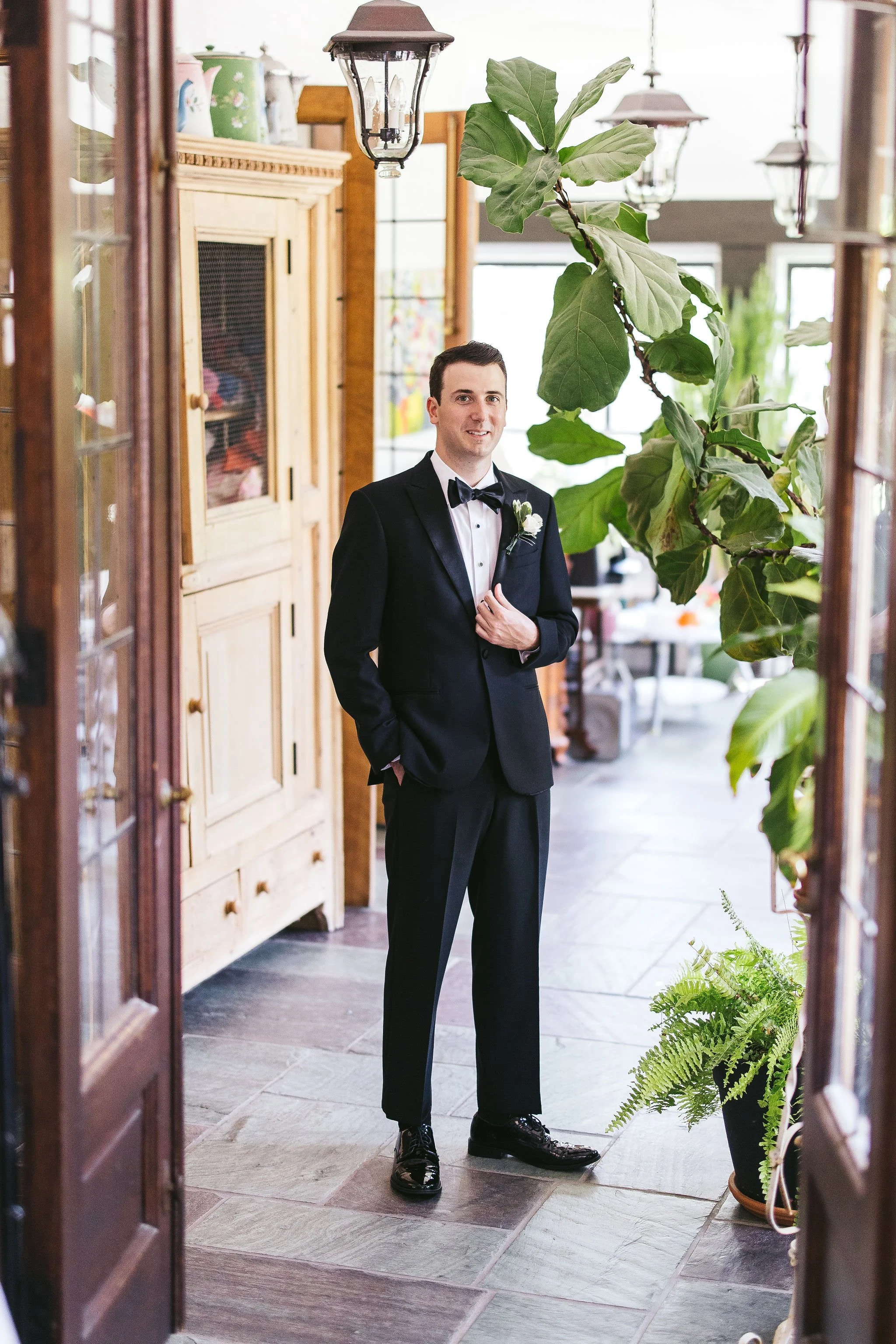 groom portrait at winnetka wedding