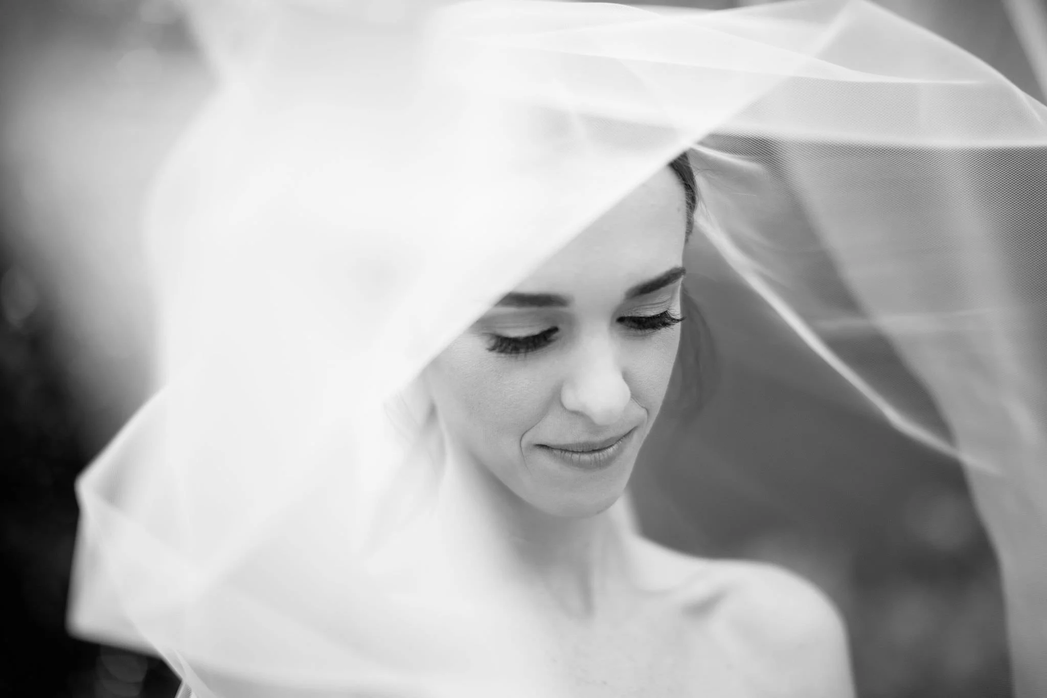 bride with veil at chicago wedding
