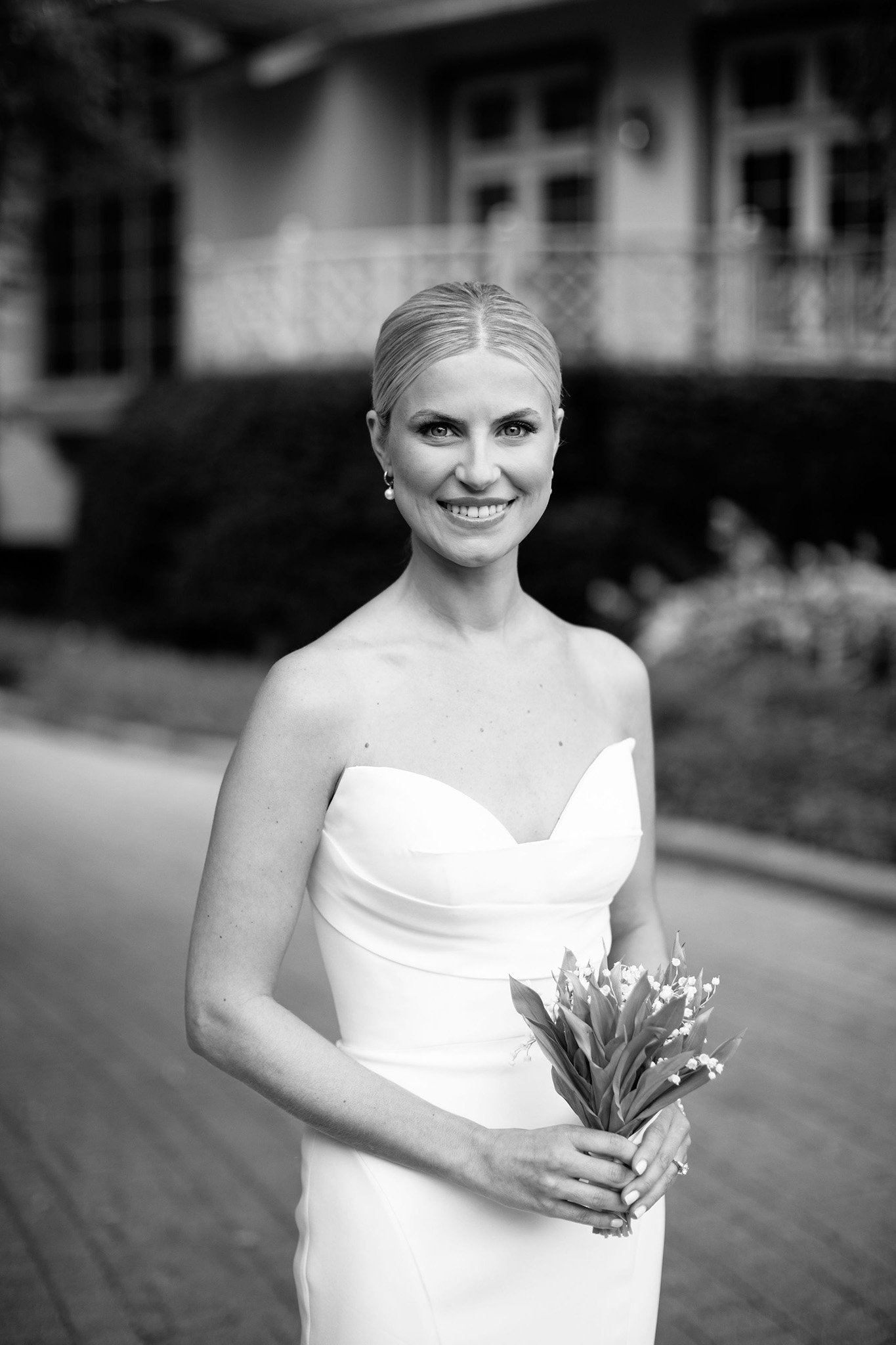 classic bridal portrait at saddle &amp; cycle club