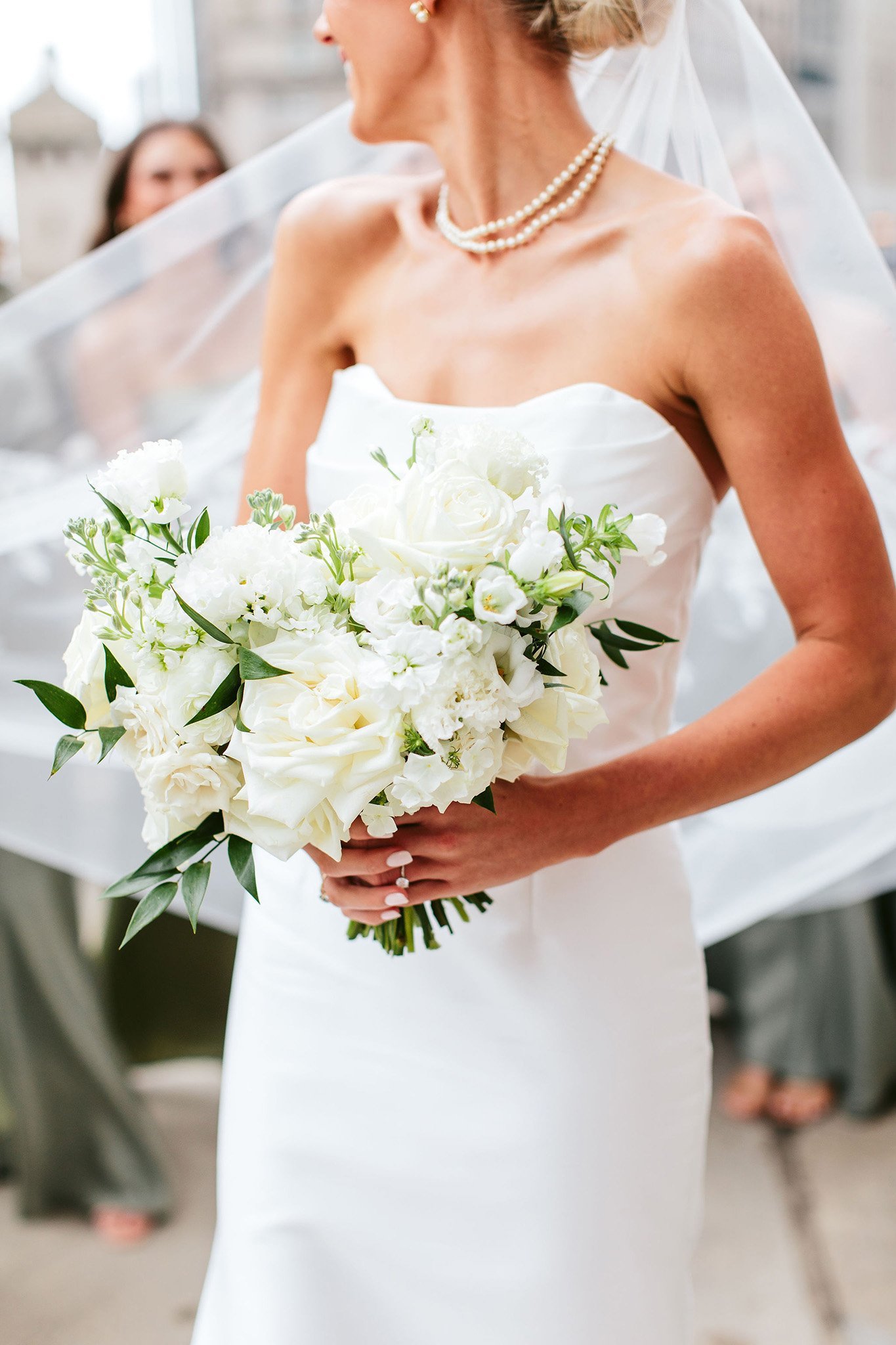 wedding floral inspo white flowers