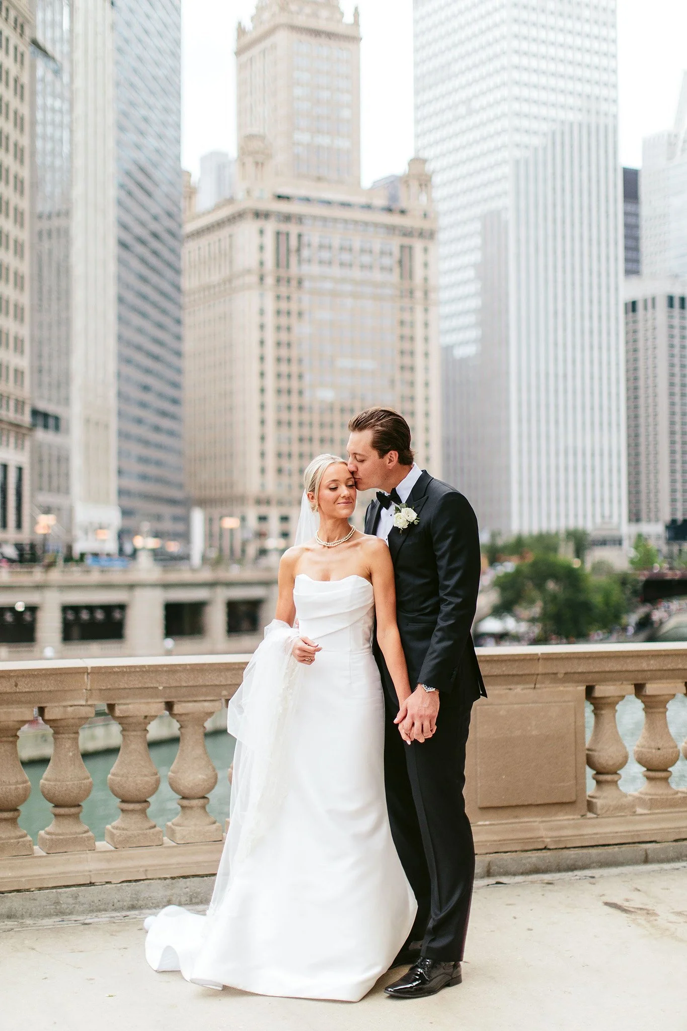 bride and groom at Wrigley Building