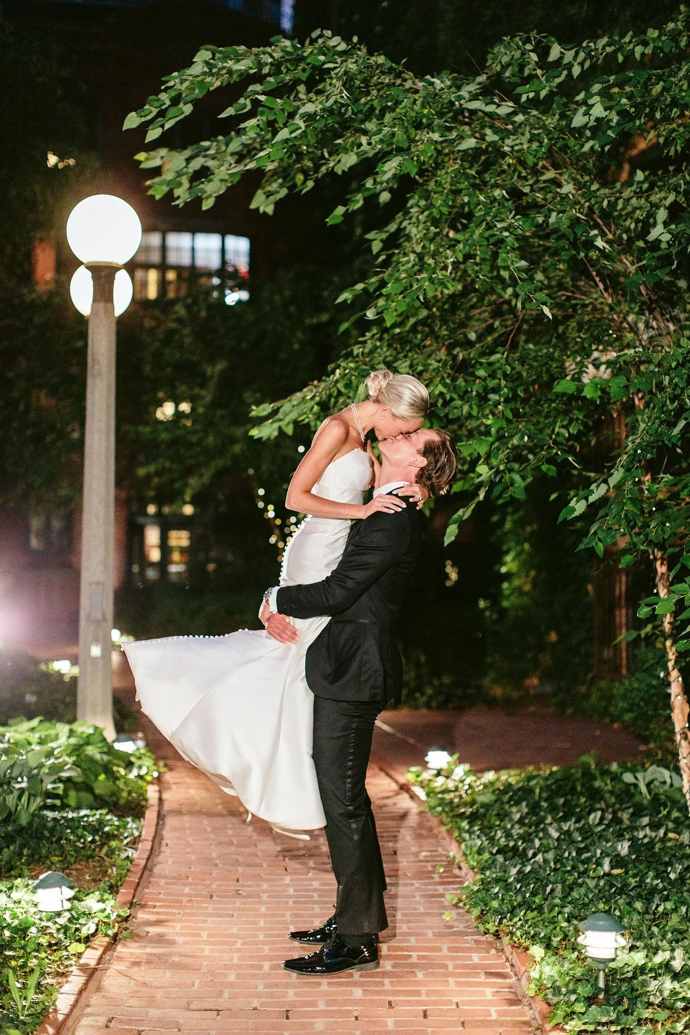 ivy room chicago evening wedding photos