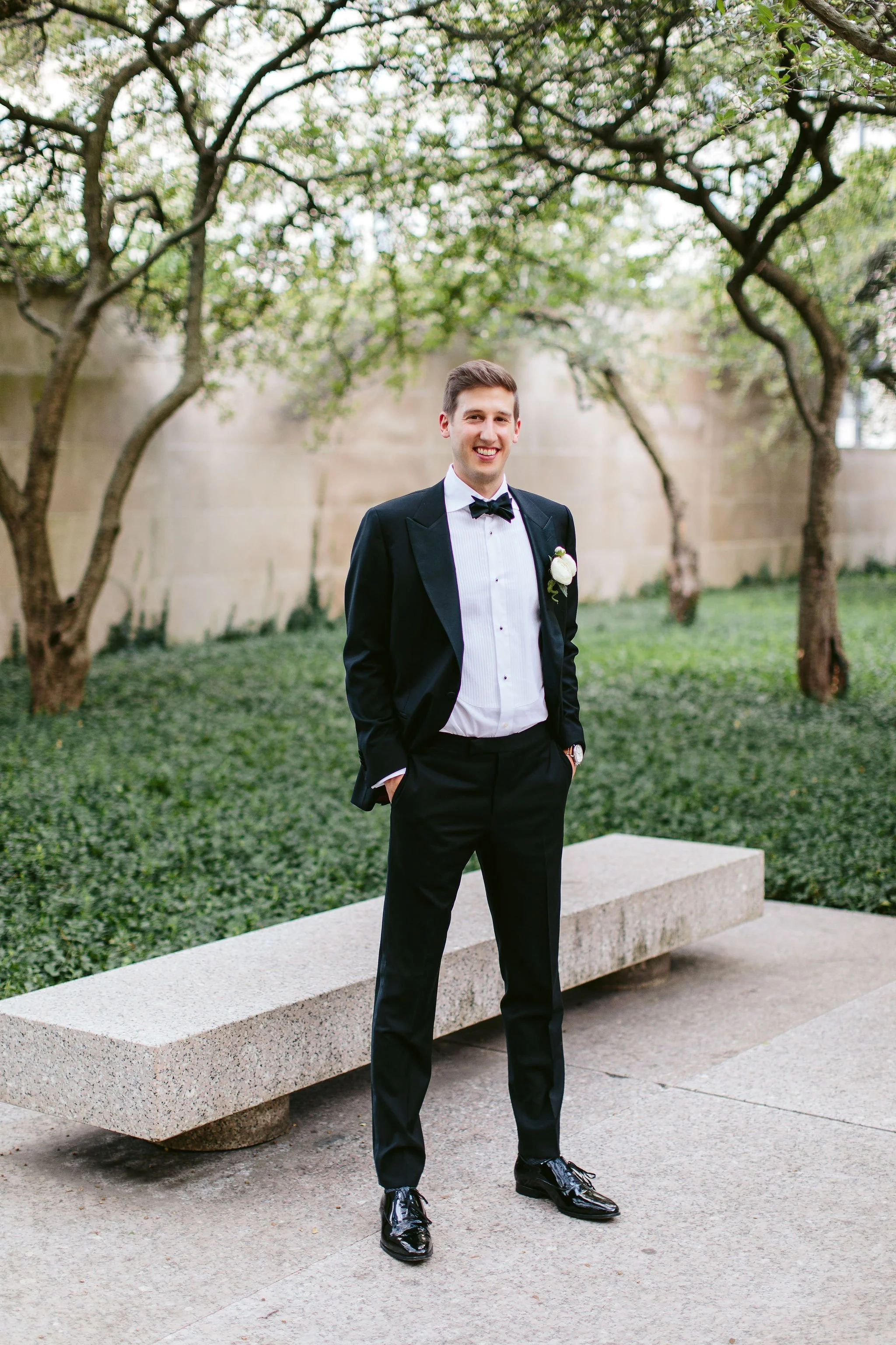 groom portrait at chicago art institute gardens