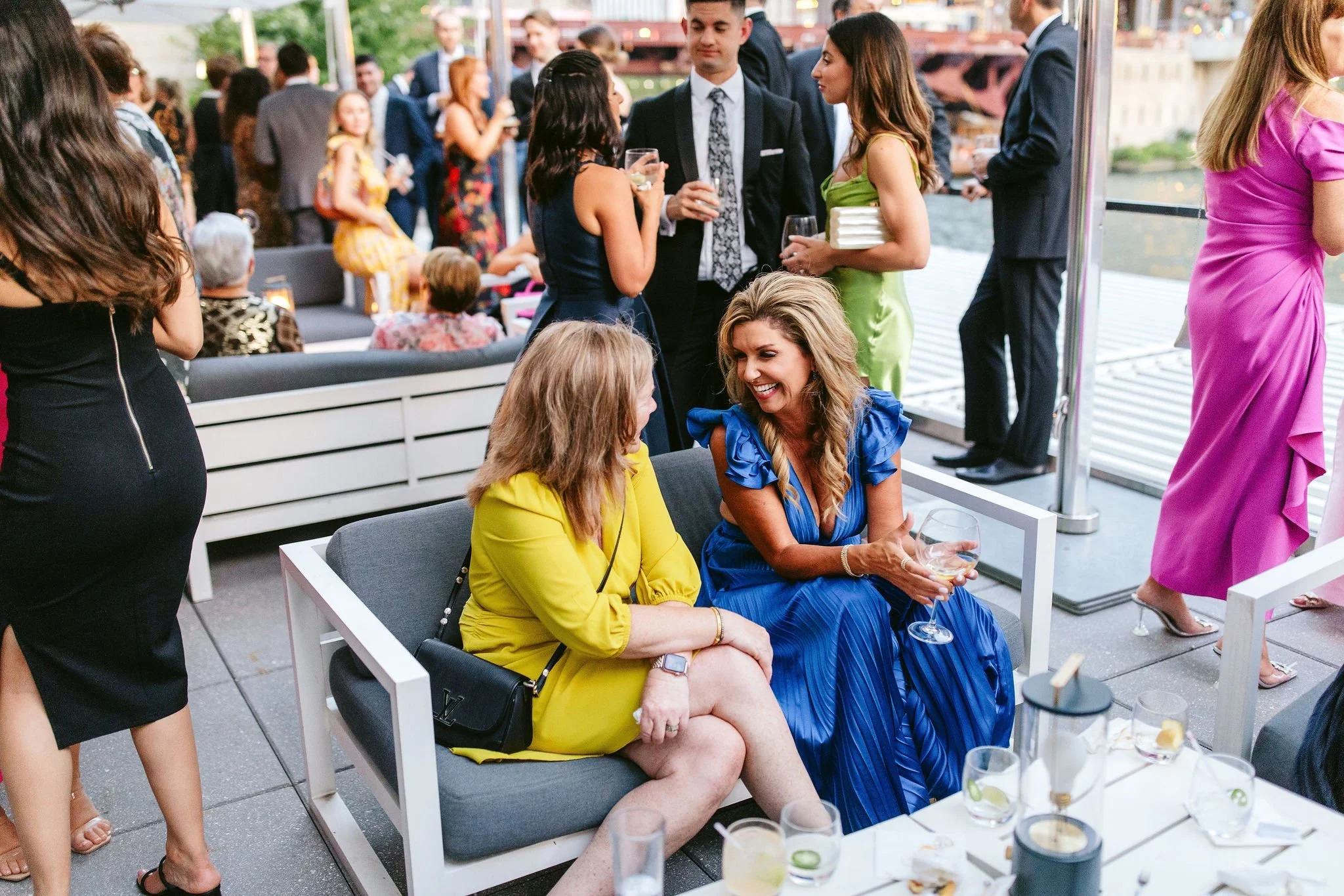 wedding guest at cocktail hour