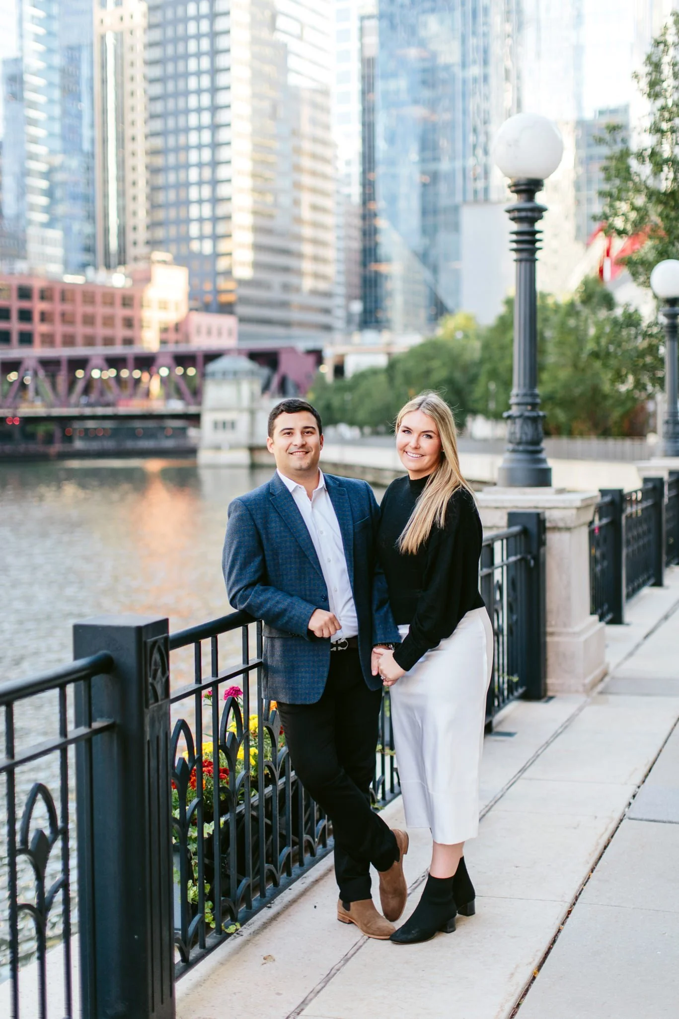 engagement session on chicago river