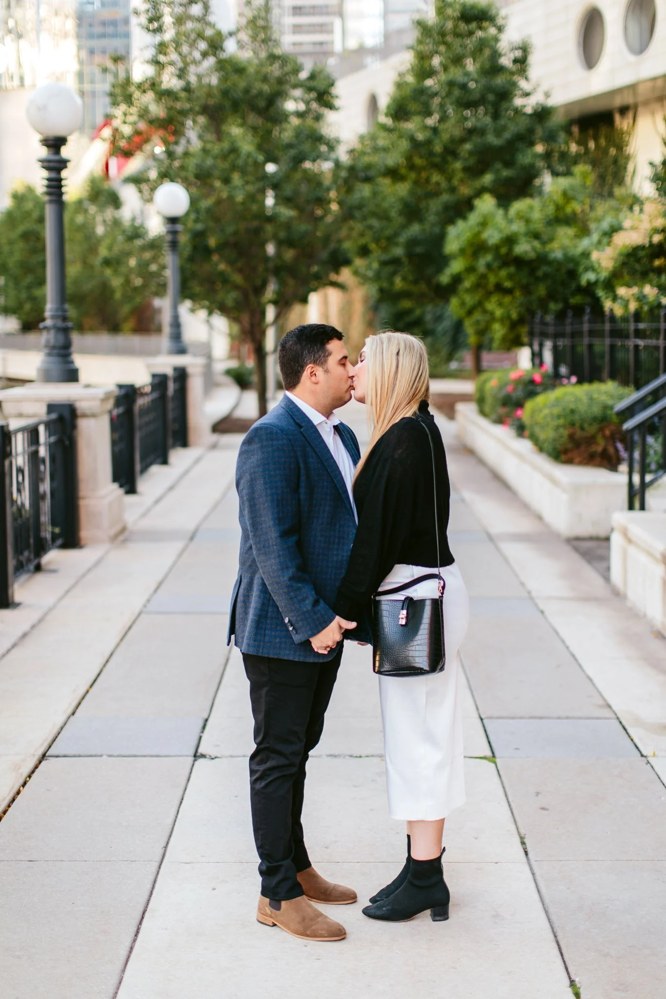 pre-wedding photos on chicago river