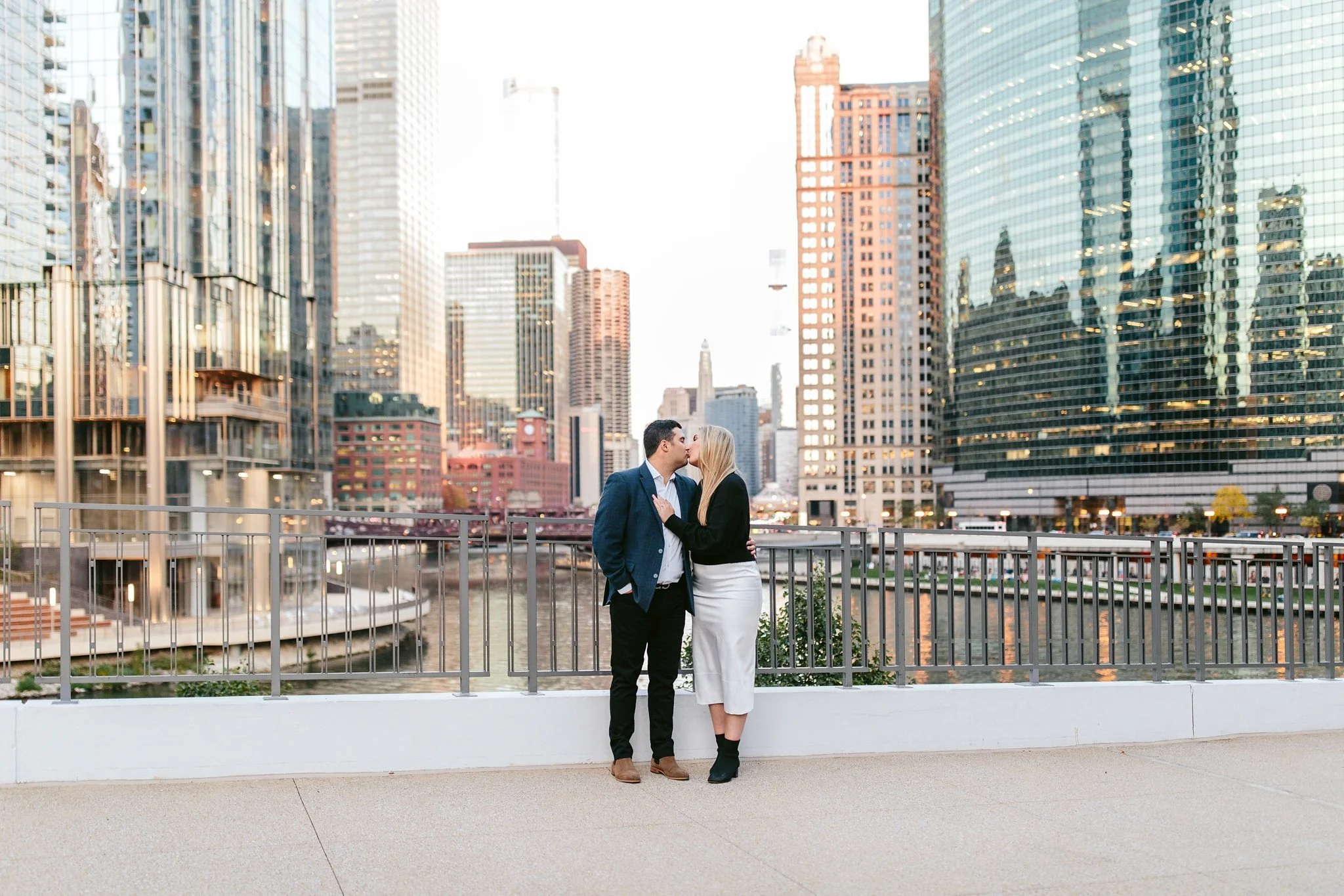 golden hour chicago engagement photos