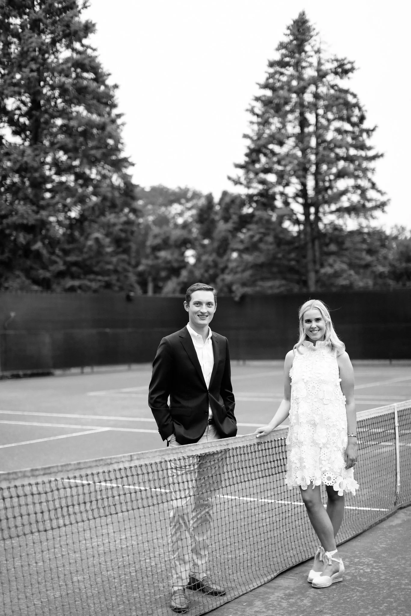 engagement session a tennis court