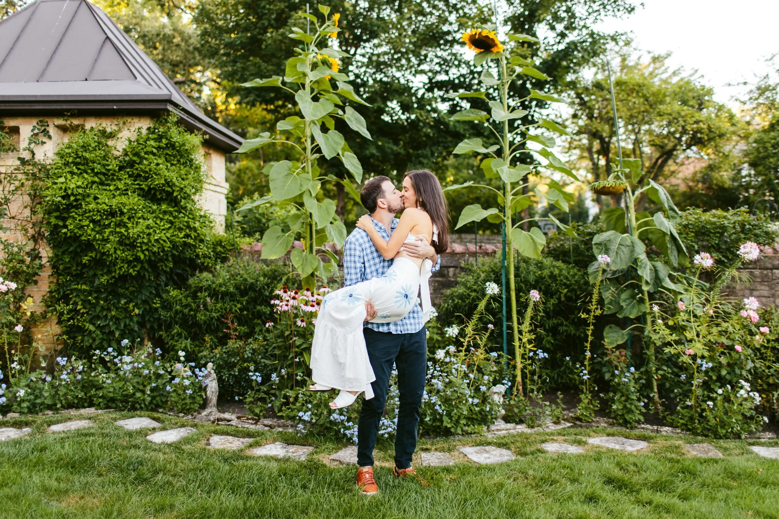 Maddie &amp; James, Charming North Shore Backyard Engagement Session in Winnetka, IL
