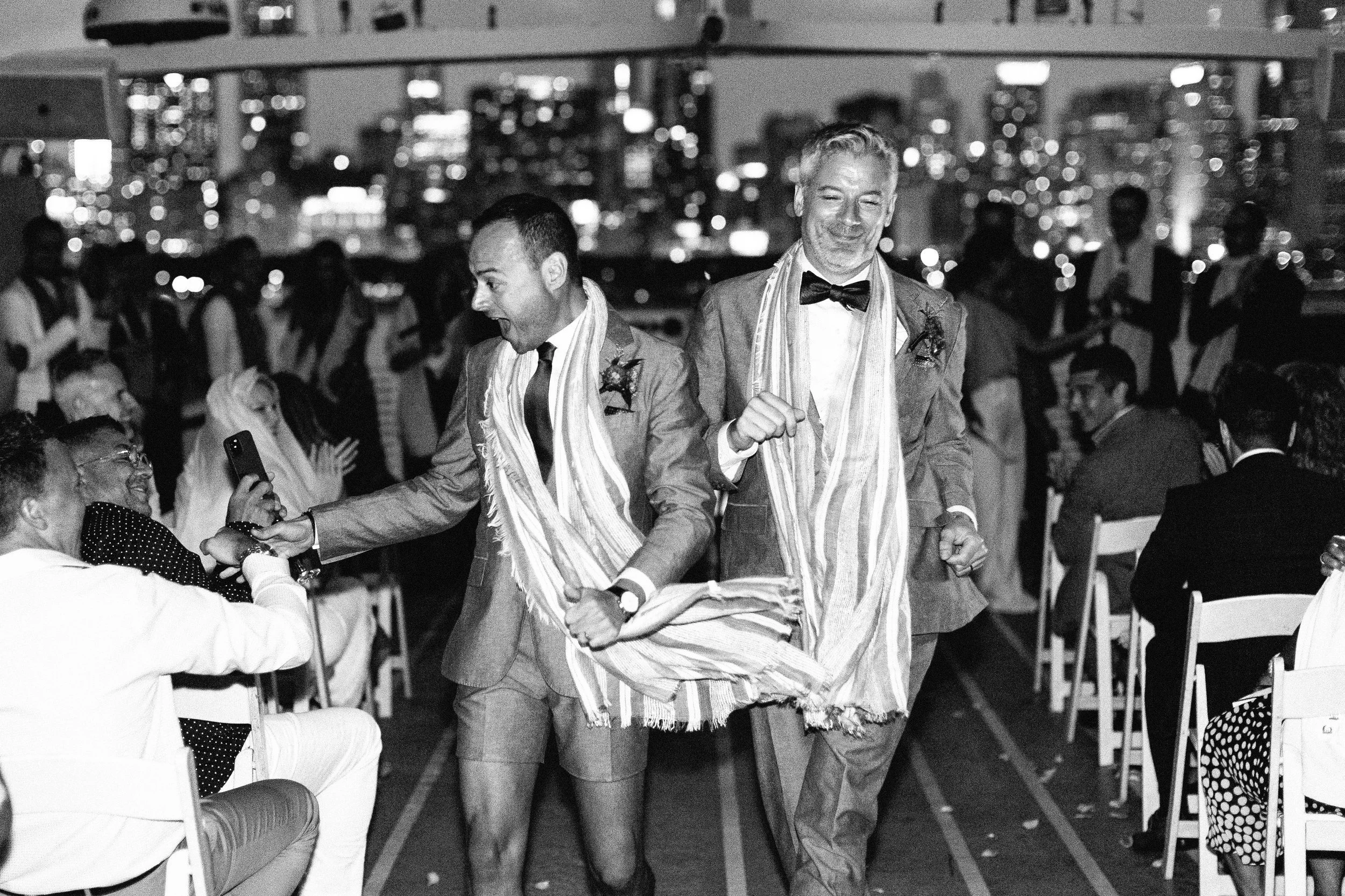 Hector &amp; Ben, Warm and Relaxed Wedding on the Elite Chicago Cruise