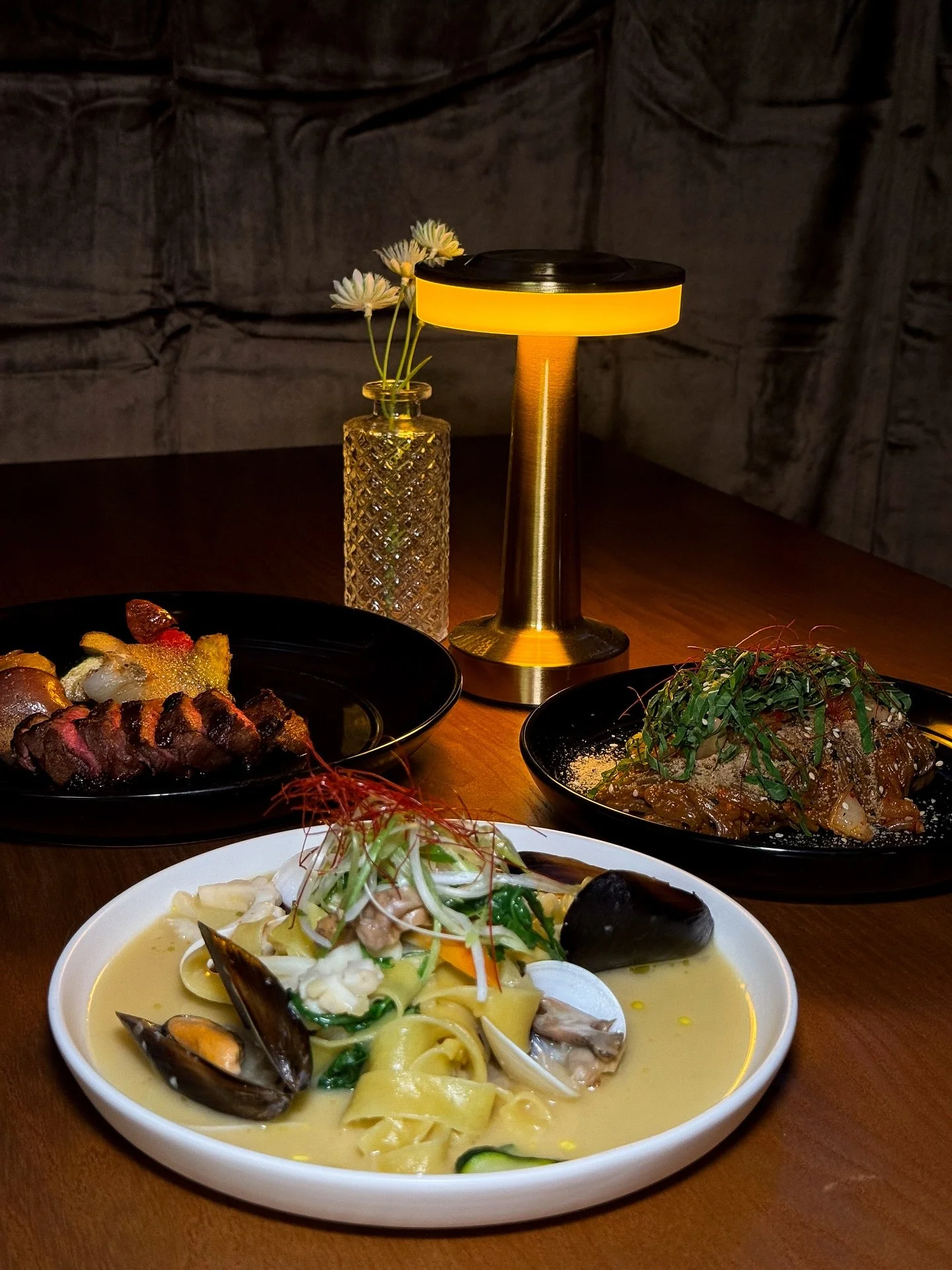 Signature Spotlight ✨
Featuring our Backbreaker Ribs, Sea Symphony Noodles, and Nice 2 Michu Steak!

All inspired by traditional Korean dishes 🇰🇷

#koreanfusion #restaurant #murfreesboro #murfreesboroeats #newinnashville #nashvilleeats #tapasbar #n