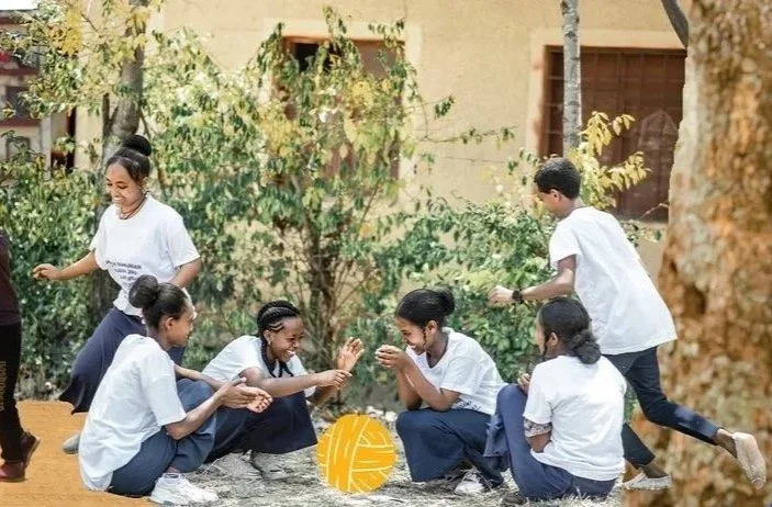 Social Media and Graphic Design: Right to Play