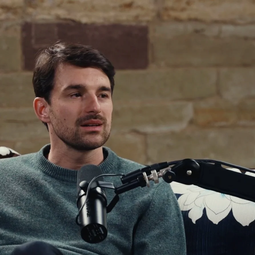 Momentaufnahme des Gasts aus der Tim Gabel Podcast Folge mit Finanzfluss zu Gast.