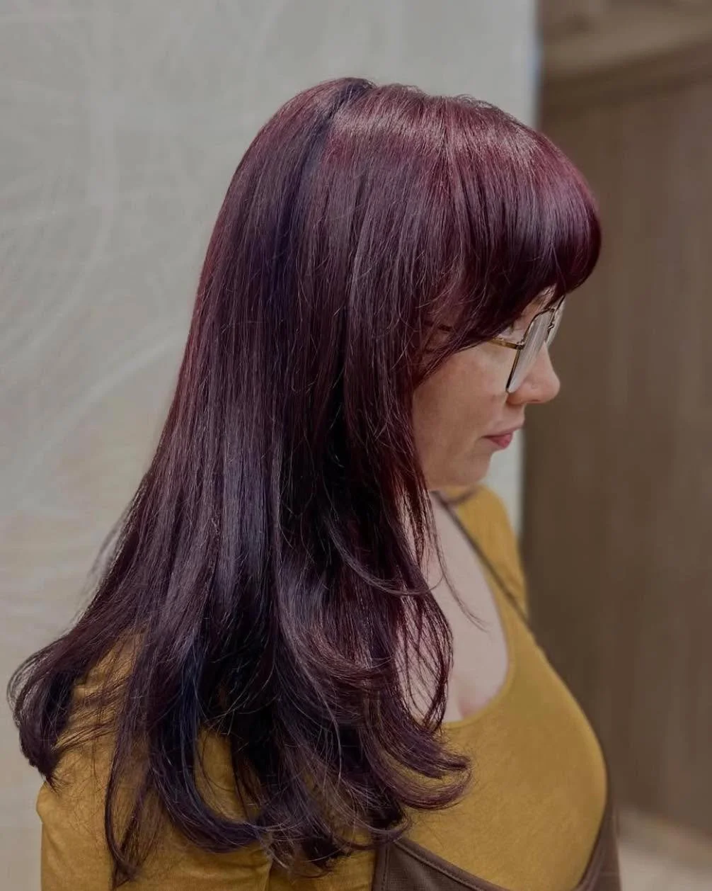 Pour us some of this Cherry cola with the most beautiful glossy finish 🍒✨

Hair by: Avery @ East Village @wildprairiehair

#avedacolour #avedaartist #cherrycolahair #yyc #yychair