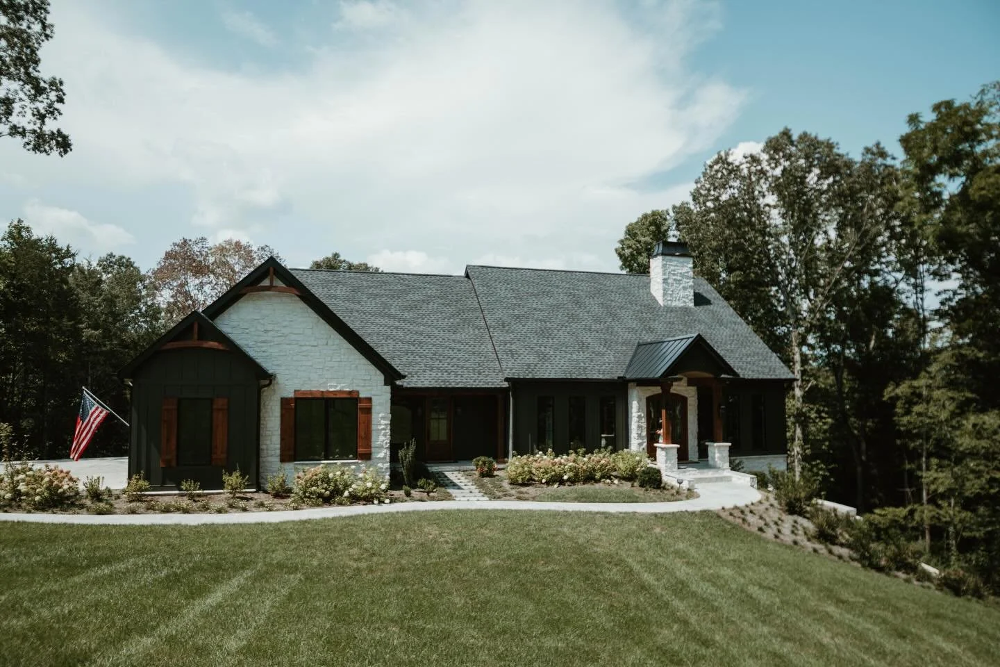 Curb appeal isn&rsquo;t an accident &mdash; it&rsquo;s intentional.✨🔨

From the contrast of stone and dark siding to the warm wood accents and thoughtfully designed entry, every exterior detail of this home was carefully curated to reflect our clien