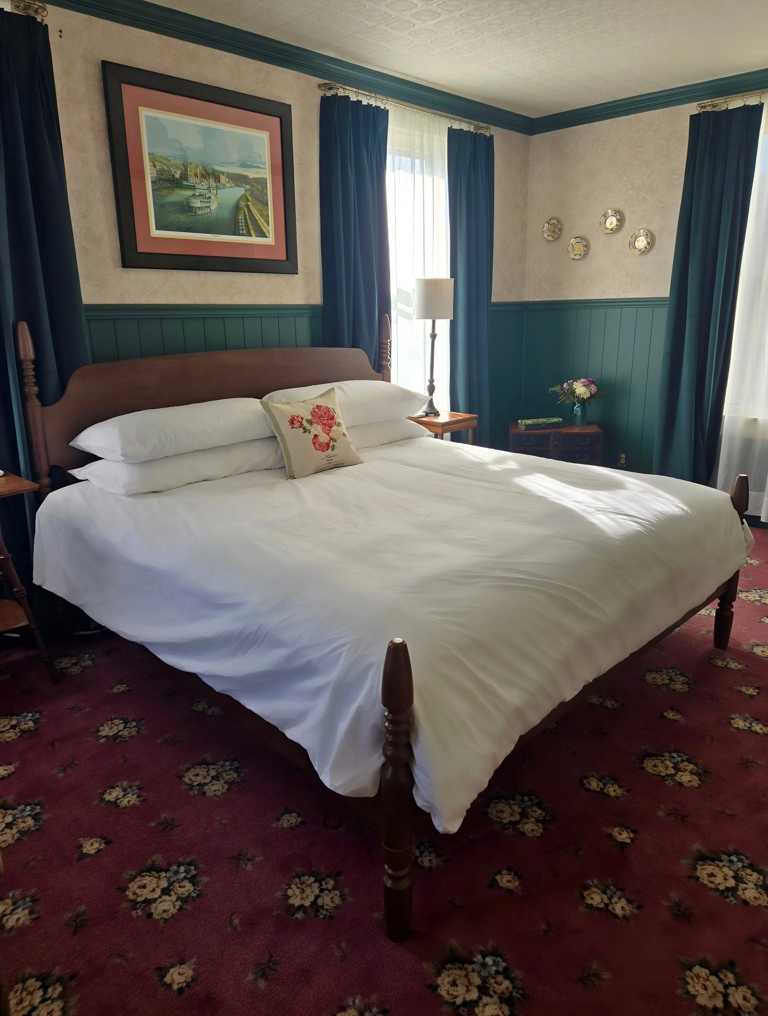 Spacious guest room at Avery House
