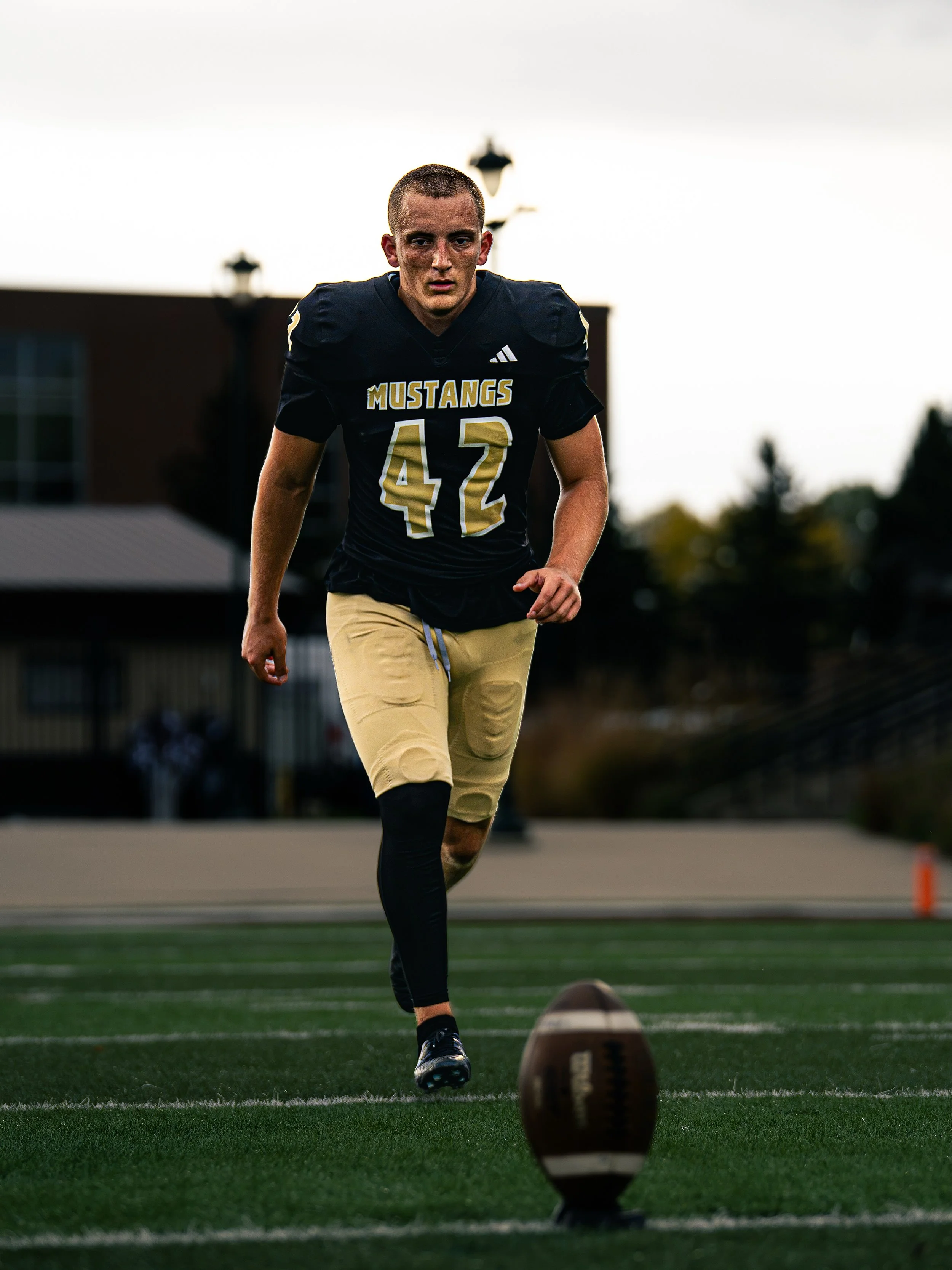 Kicker Content. Slide ➡️

#football #sportsphotography #ncaafootball #mnfootball #sports