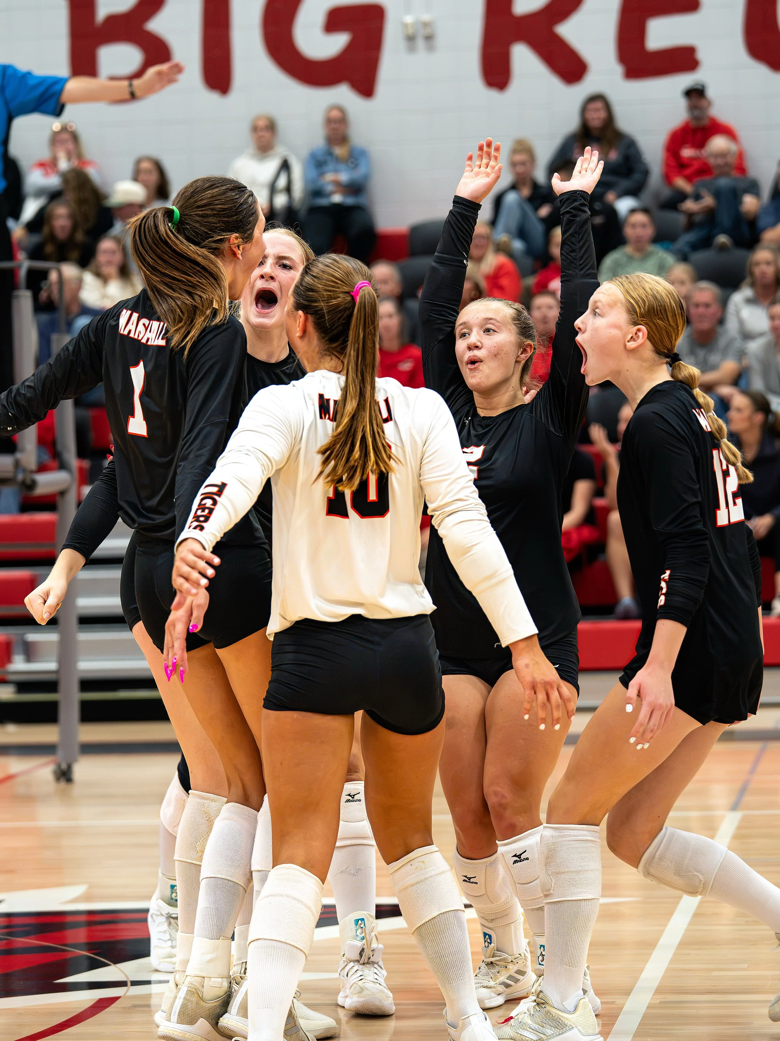 Riding High.

#volleyball #hsvolleyball #minnesotavolleyball #mnvolleyball #sports