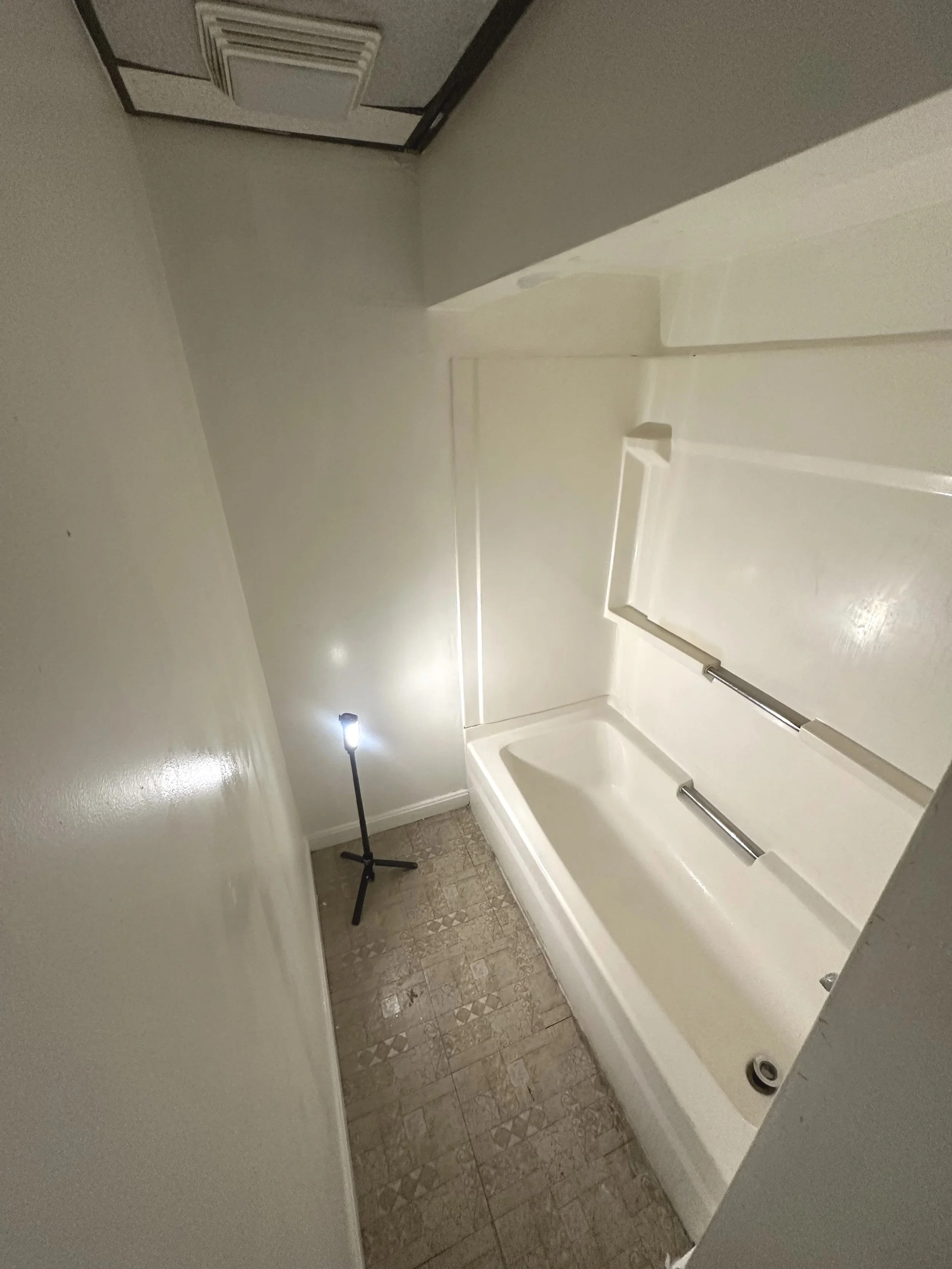 apartment bathroom tub cleaning and refresh worcester ma