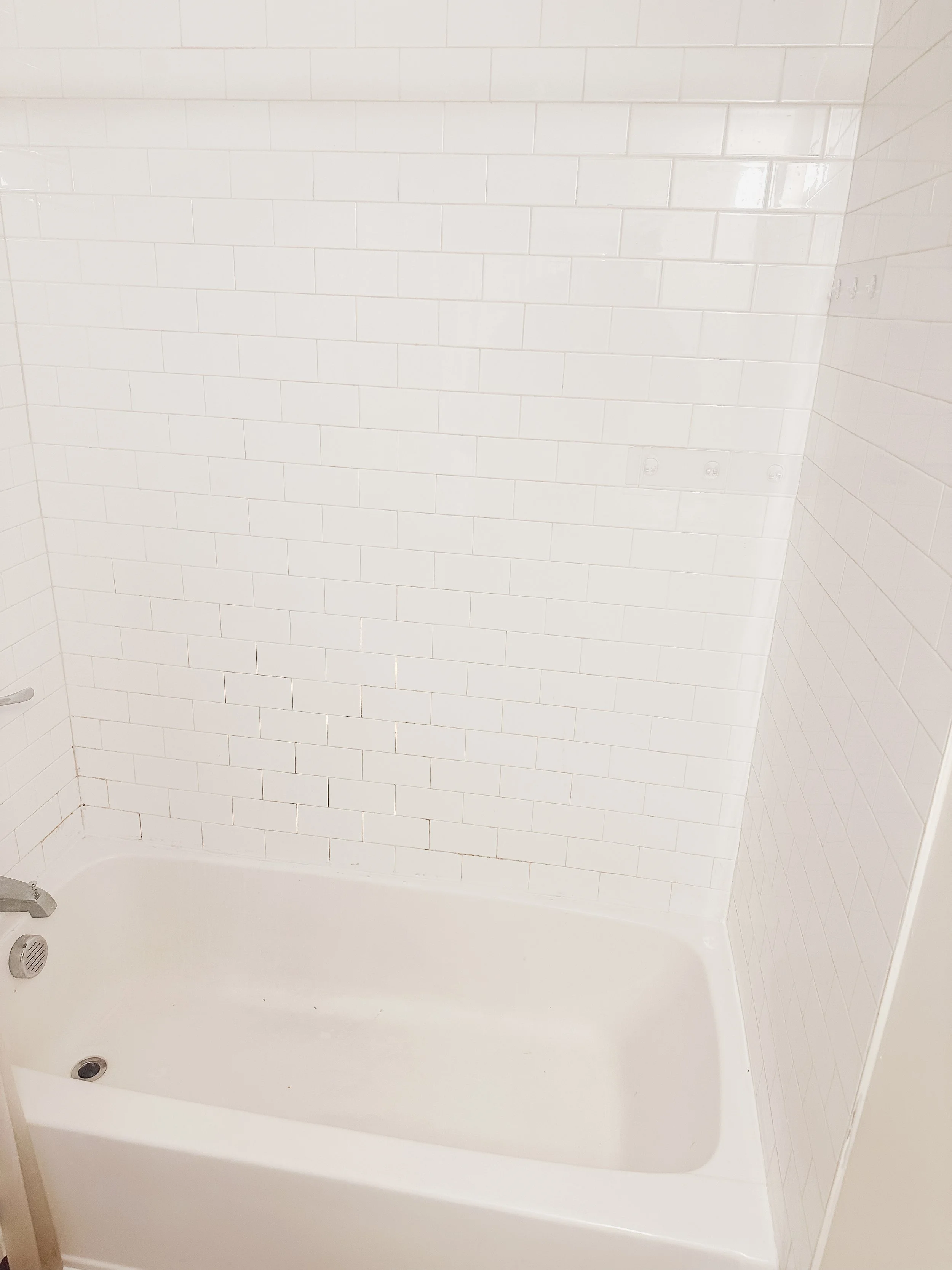 clean-bathroom-rental-ready-apartment-worcester-ma