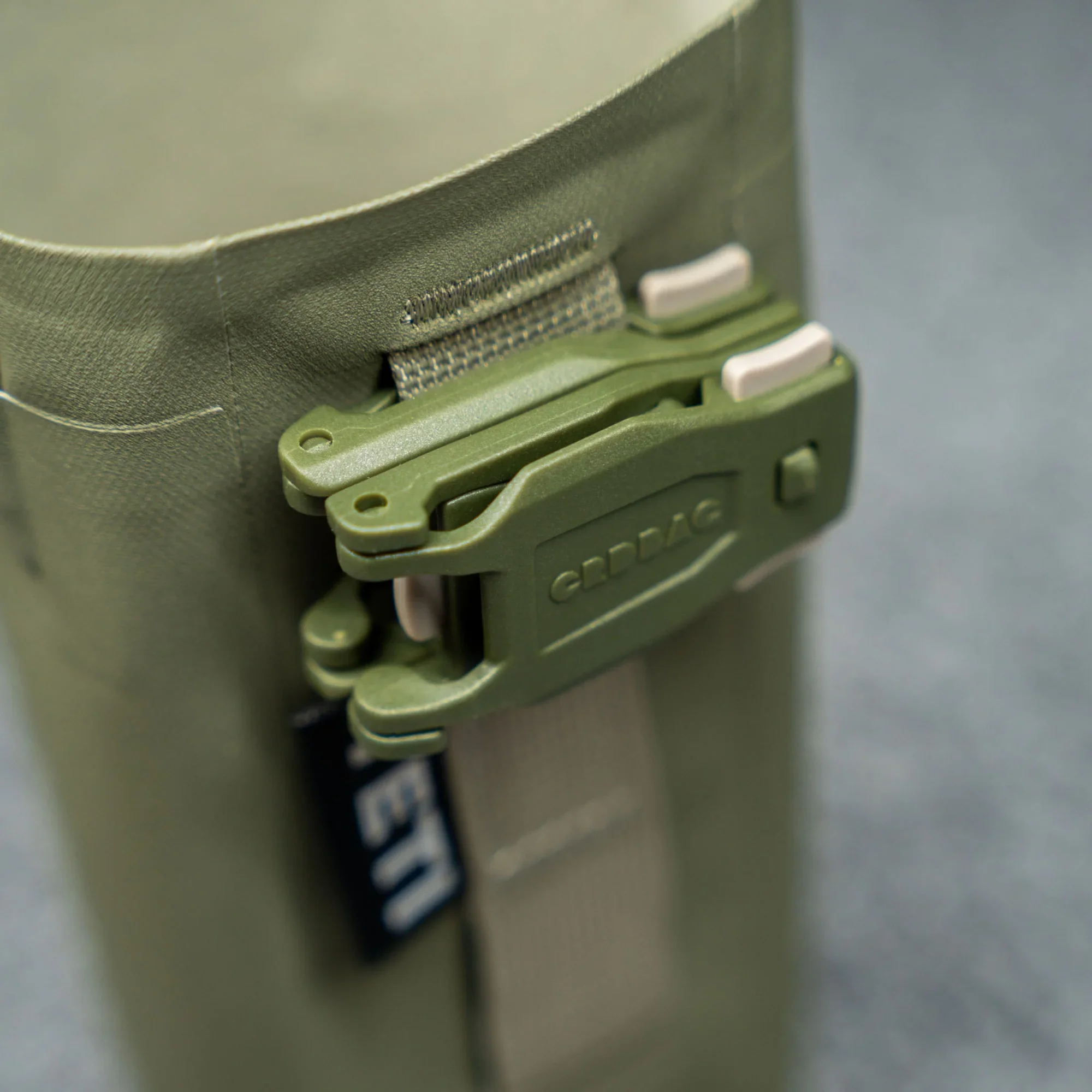 crdbag_shopify_mag-lock-molle_green_04.webp