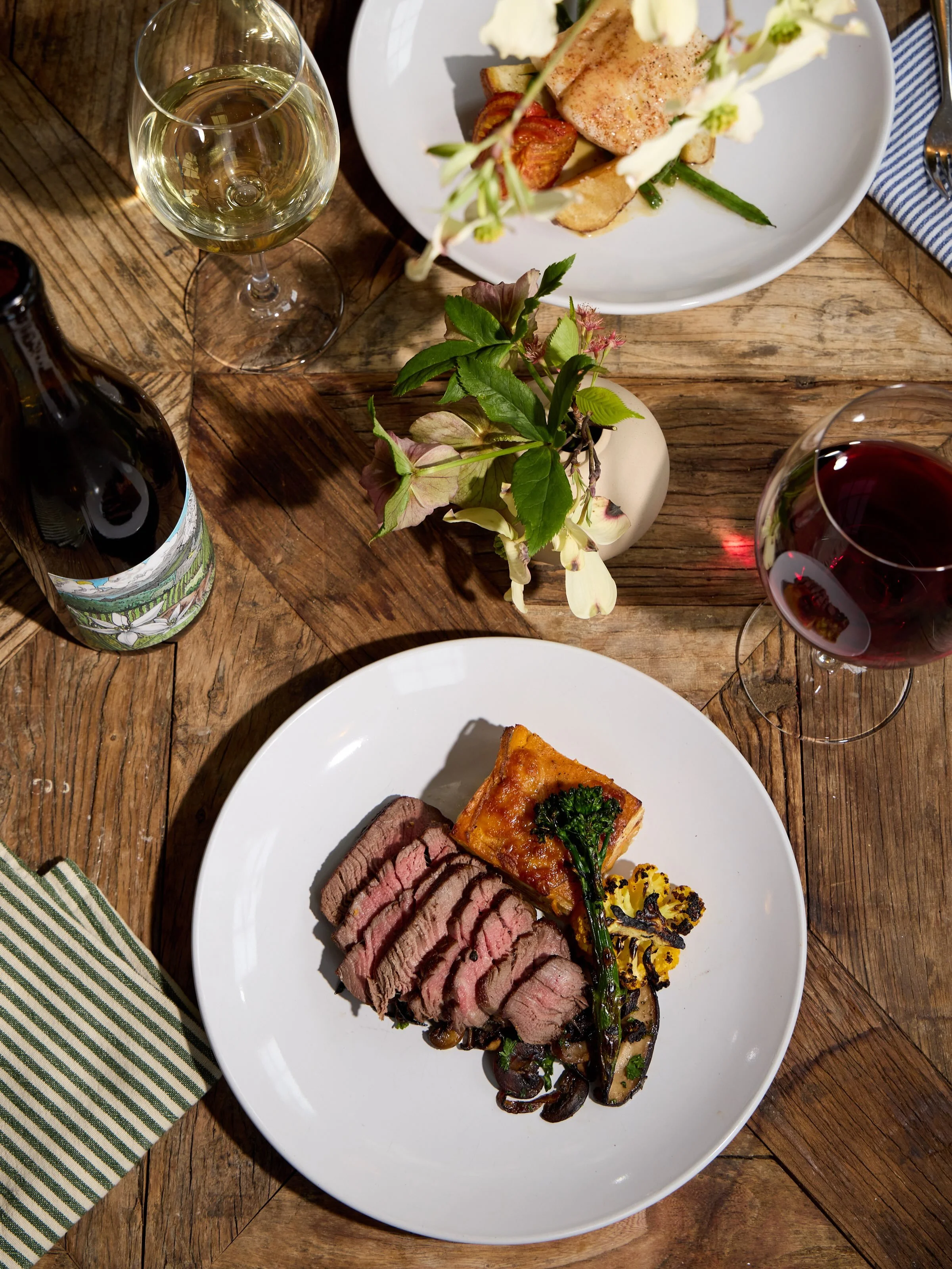 Join us this weekend for farm-table favorites at Restaurant Foster! Open 5-9pm Tuesday-Sunday with indoor and outdoor dining in our garden 🌷🌻! Reserve on OpenTable, link in bio! 

📷 by @elizabeth.cecil 

#farmtotabledinner #marthasvineyard #westti