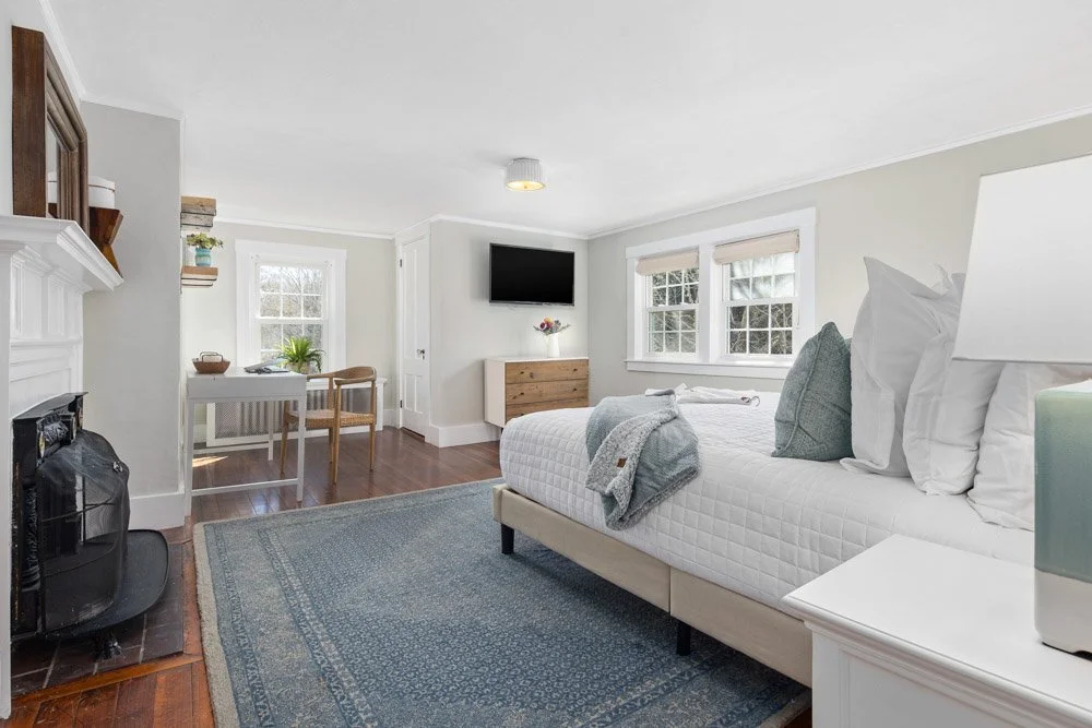 Slip Away Farm // King Bed | Sleeps 2