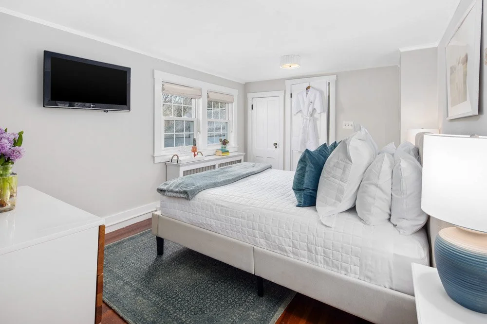 Mermaid Farm // Queen Bed | Sleeps 2