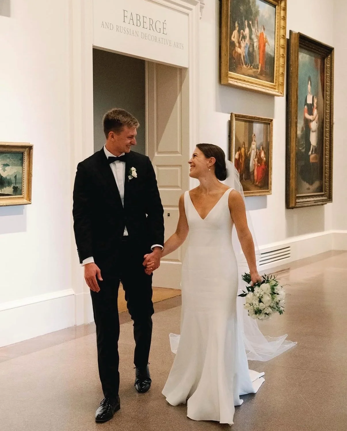 The beautiful and stylish @sarahelisabethstyles in her @jennyyoonyc wedding gown 💫 

Captured by @alexandramc_cormick at the @vmfa_special_events