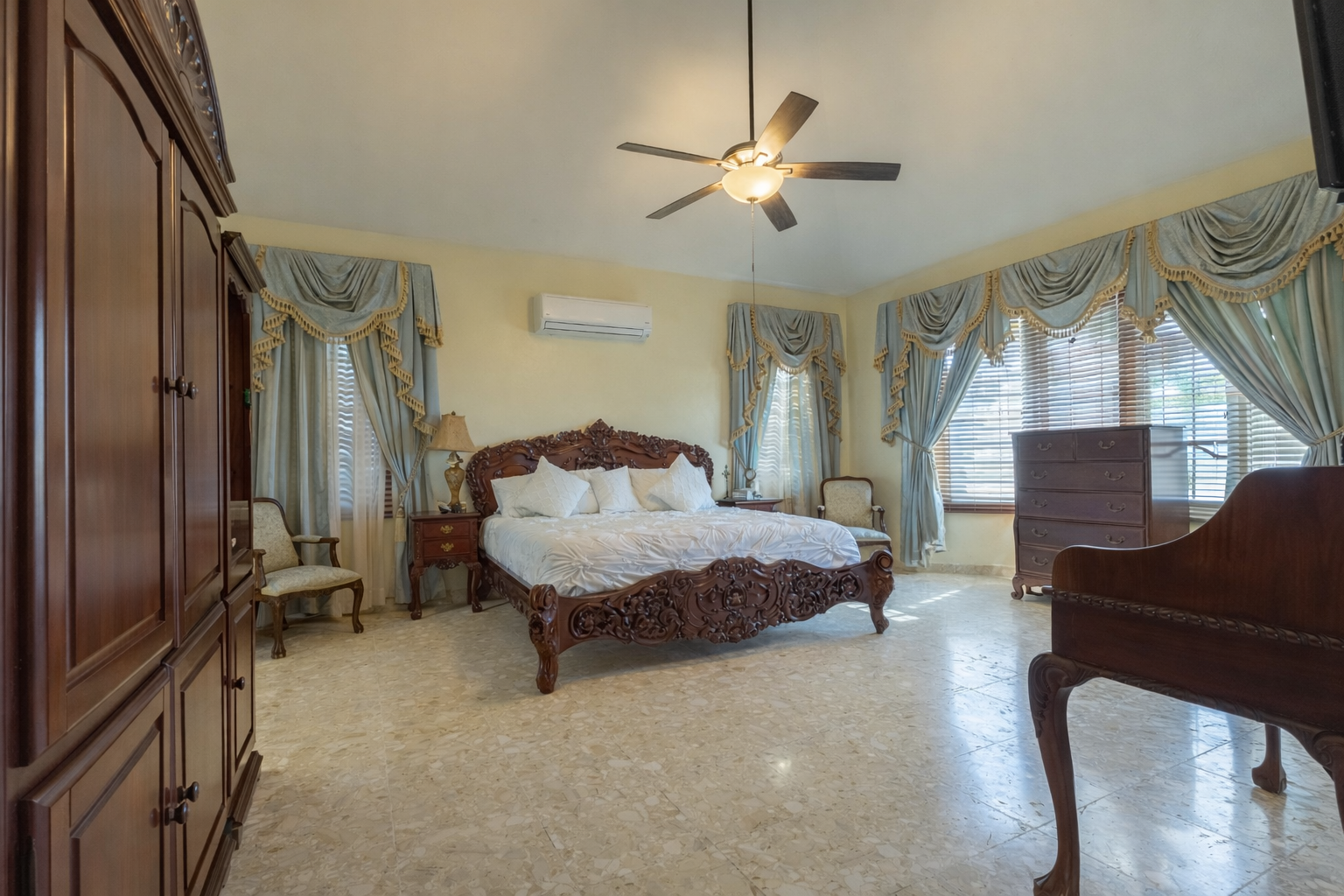 Master bedroom 3.png