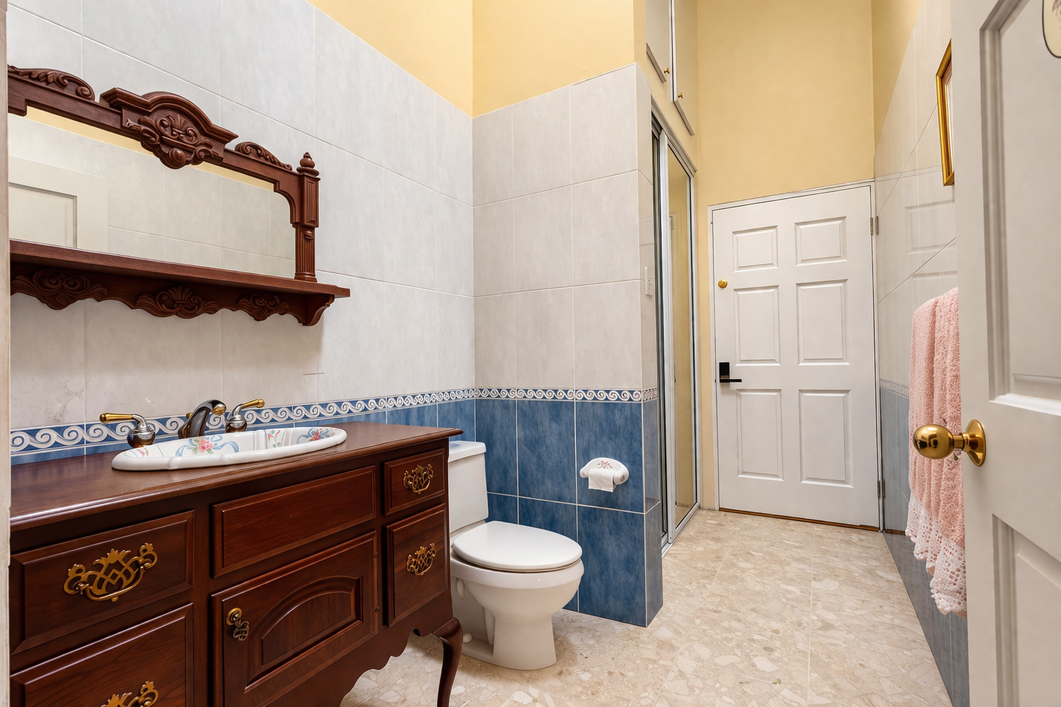 Hallway halfbath.png