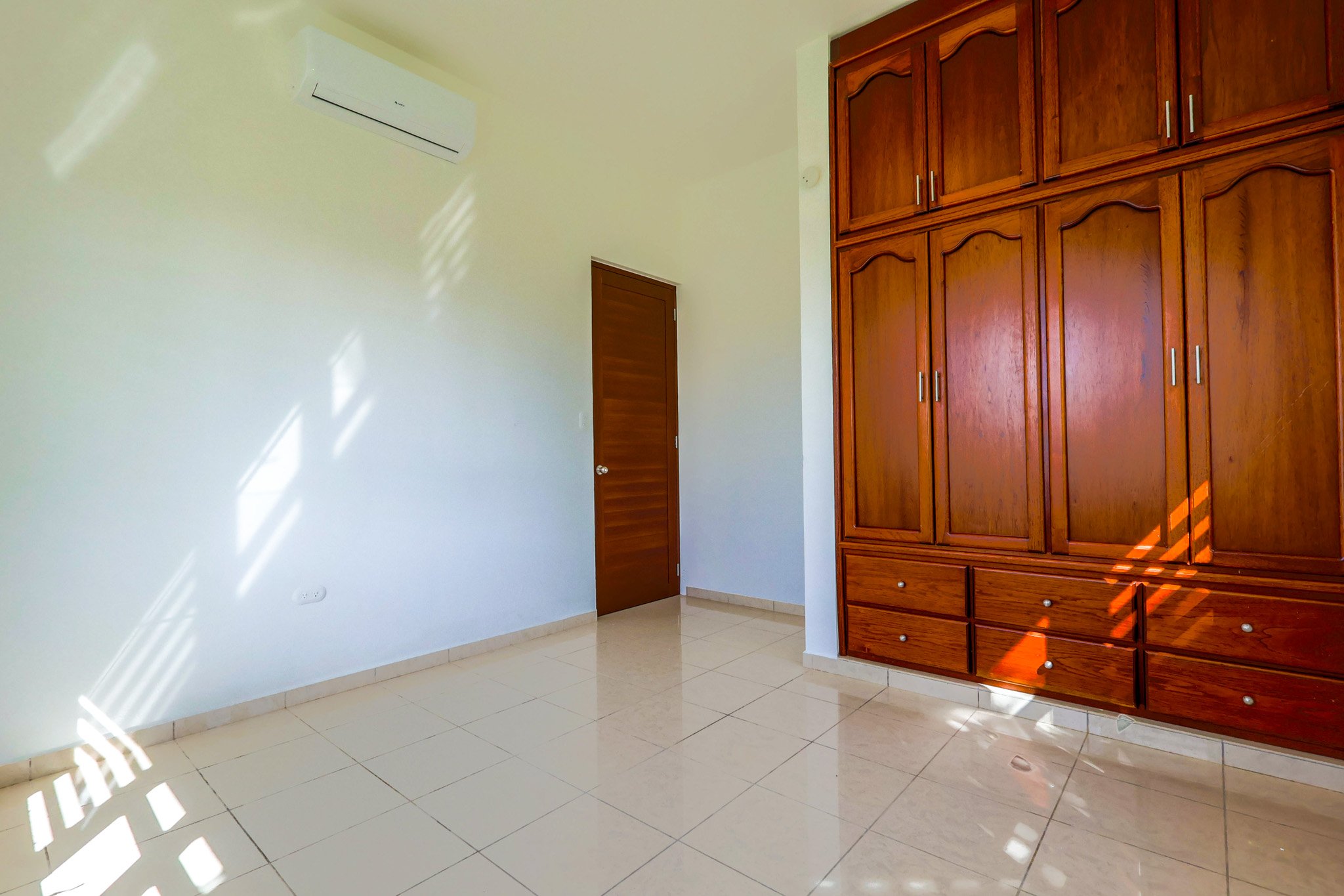 White Mansion Lighter-34.jpg