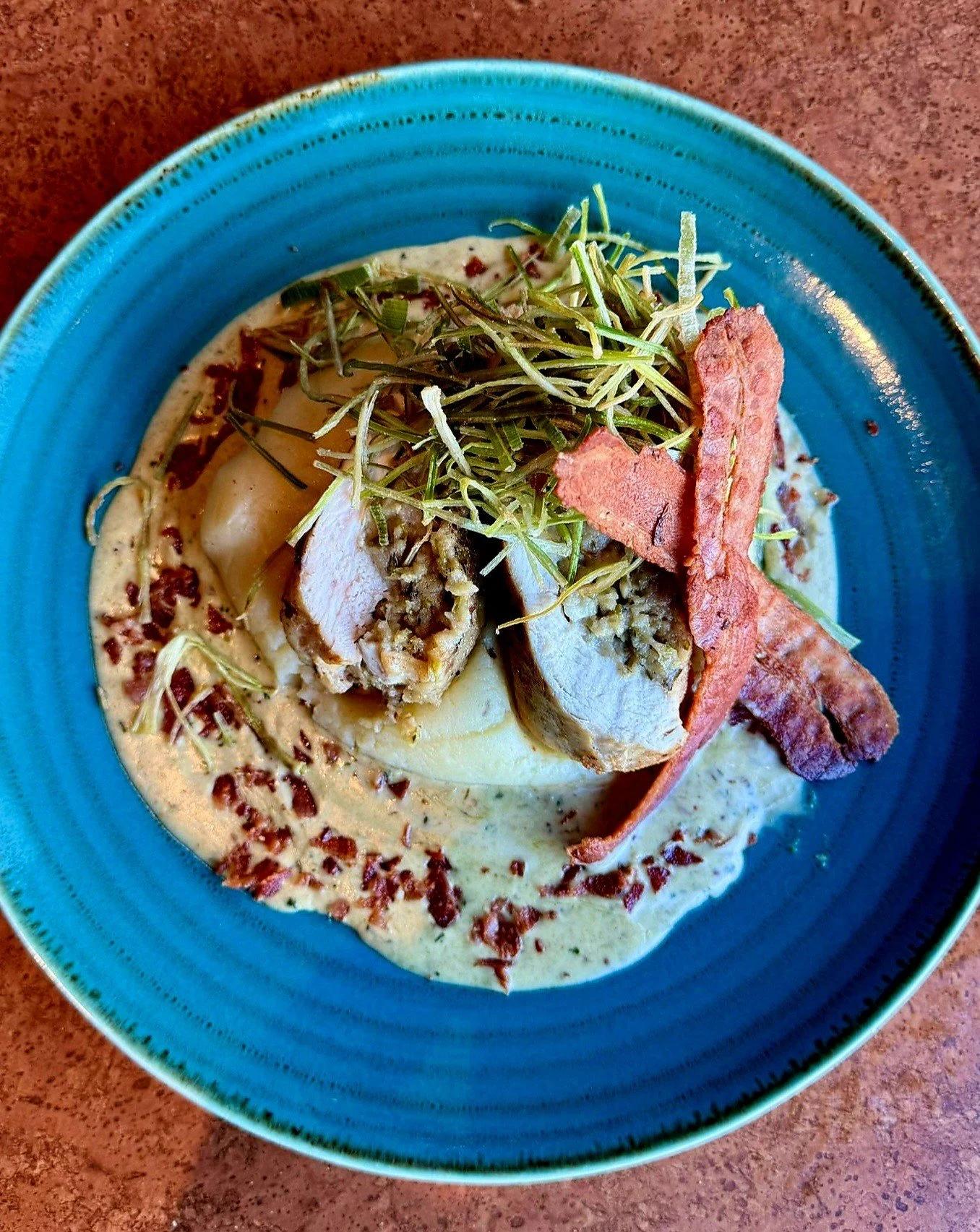 ✨️ STUFFED CHICKEN ✨️

Bacon and leek stuffed chicken fillet, creamy mash and creamy leek and garlic sauce 😋 

✨️ BRAND NEW SPECIAL ✨️ AVAILABLE NOW FROM #BLUECHICAGO 🩵

OPEN FROM 12-LATE EVERY DAY 

02890 482771 

COME ON DOWN AND GRAB A TABLE AT 