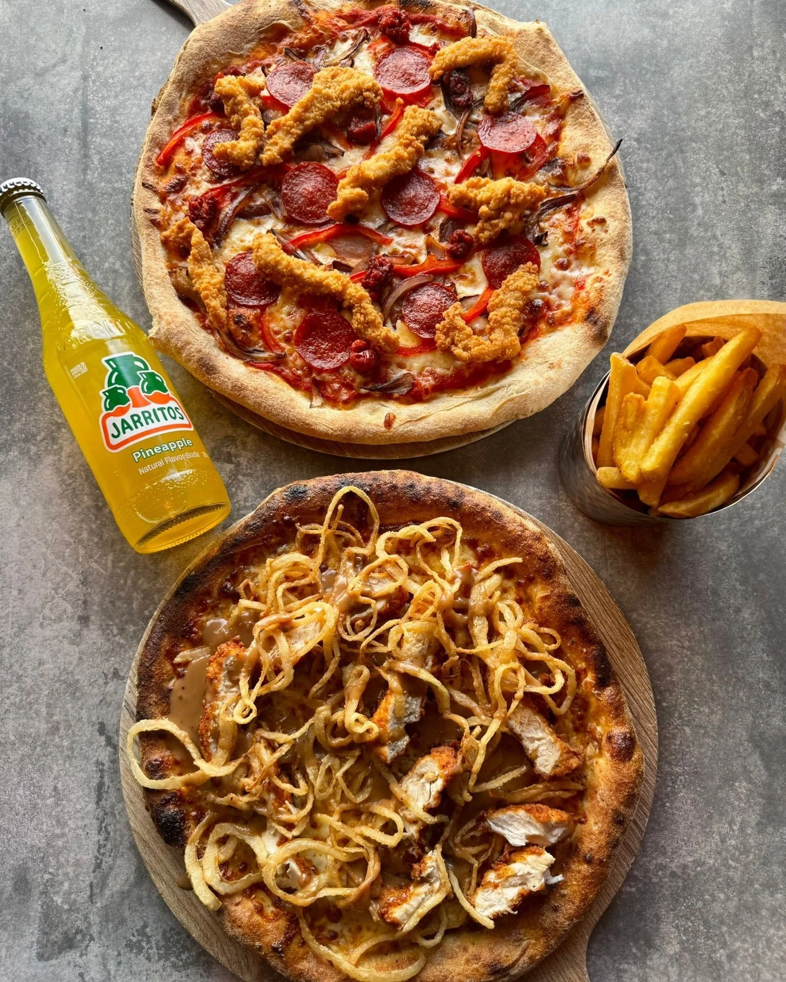 🍕🍕🍕 PIZZA AT #BLUECHICAGO 🩵

✨️ MEAT LOCKER 
House tomato sauce, mozzarella, pepperoni, crispy shredded chicken, nduja, piquillo peppers and red onion 

✨️ THE STACK 
Pepper sauce base, mozzarella, fried chicken and crispy onions 

All available 