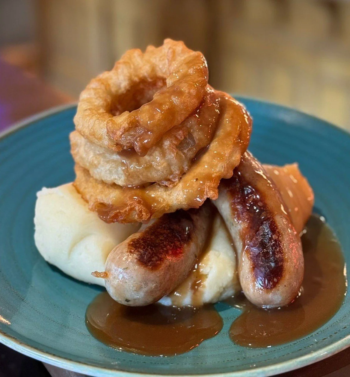 ✨️ SAUSAGES AND MASH ✨️

Pork and leek sausages, Guinness gravy, buttery mash, and homemade onion rings 🤤

NEW SPECIAL AVAILABLE NOW!!

OPEN FROM 12-LATE THIS MOTHER'S DAY WEEKEND 🎉

#bluechicago Dundonald 
#bluechicago Bangor 
#sugarrays Dundonald