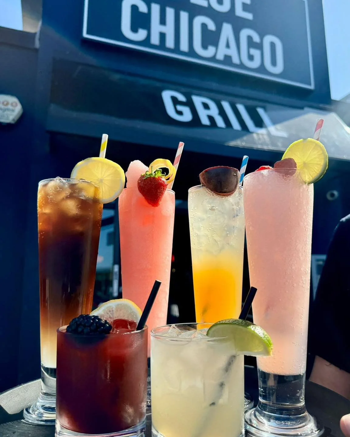 Sun&rsquo;s out - we&rsquo;ve the cocktails ready🍹

Cheers to good vibes, great food &amp; drinks that taste as good as they look! 🍓🍋🥂

✨ DON&rsquo;T FORGET - our 2 courses for &pound;22 is also available TONIGHT from 5pm 🍽️

#bluechicago
#dundo