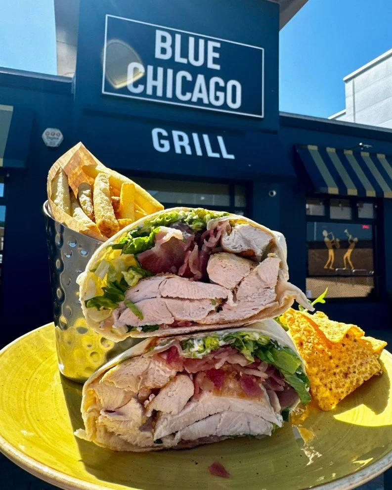 🔥 Our CLUB TOASTED WRAP is available available now from our #lunchmenu at #bluechicago 

Chicken, bacon, baby gem lettuce and mayo served with french fries 🍗🥓🍟

Open from 12pm every day 

02890 482771 

#wrap #clubsandwiches #lunch #foodoftheday 