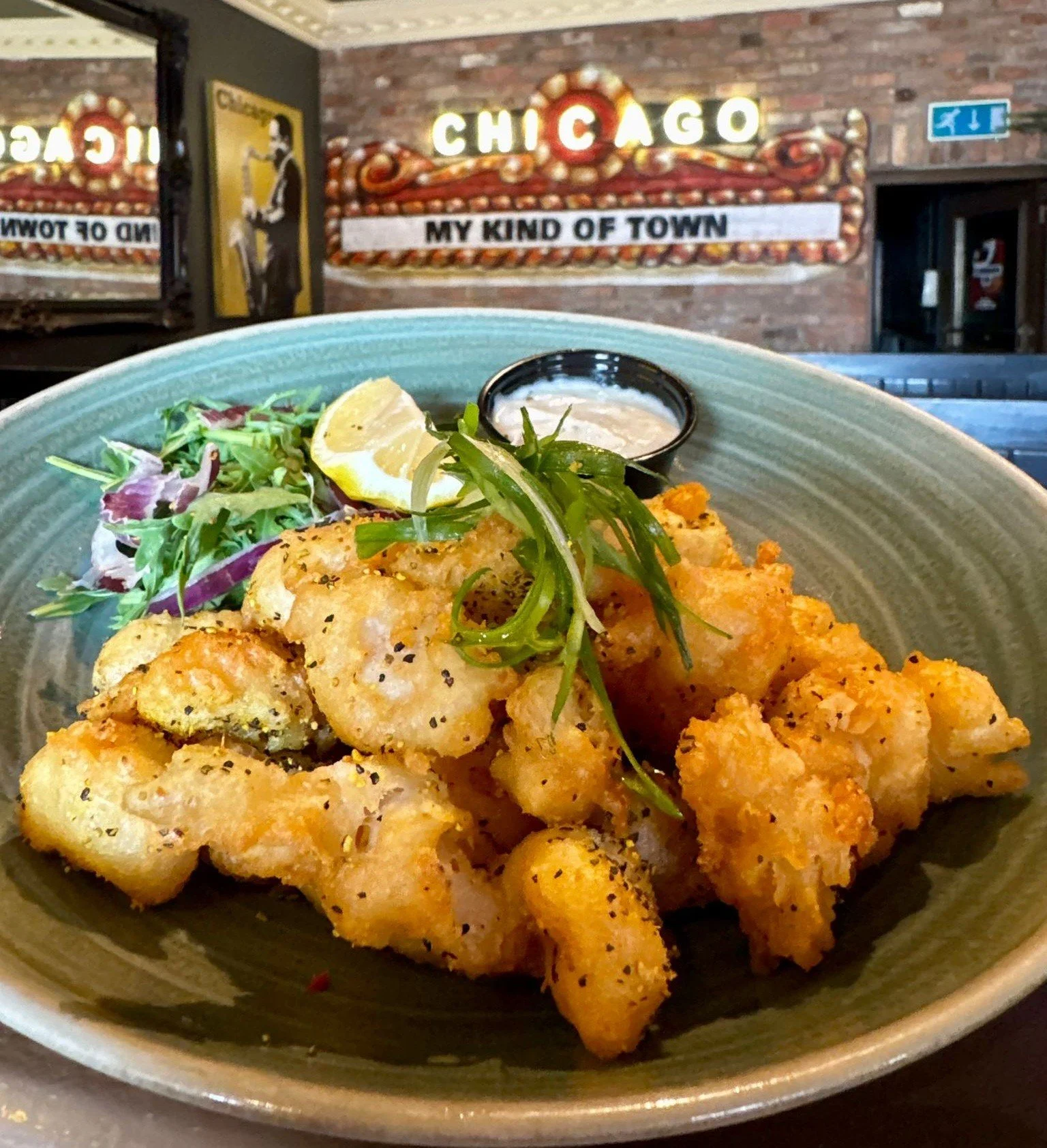 ✨️ NEW SPECIAL ✨️

🍤 Lemon and pepper battered scampi, ranch sauce, rocket salad and a choice of side order 👌

Available now from #bluechicago 💙💙

Open from 12pm!!

No need to book

02890 482771 

#scampi #batteredscampi #seafood #foodoftheday #f