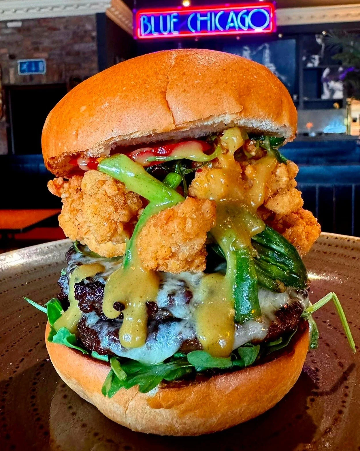 🌶 SPICE BAG BURGER 🌶

Double beef burger, spice bag crispy chicken, curry sauce, spring onion, fresh chilli, served with salt and chilli seasoned fries 🤤🤤

WHO DOESN'T LOVE A SPICE BAG??!!

✨️ HOT NEW BURGER SPECIAL AVAILABLE NOW FROM #BLUECHICAG