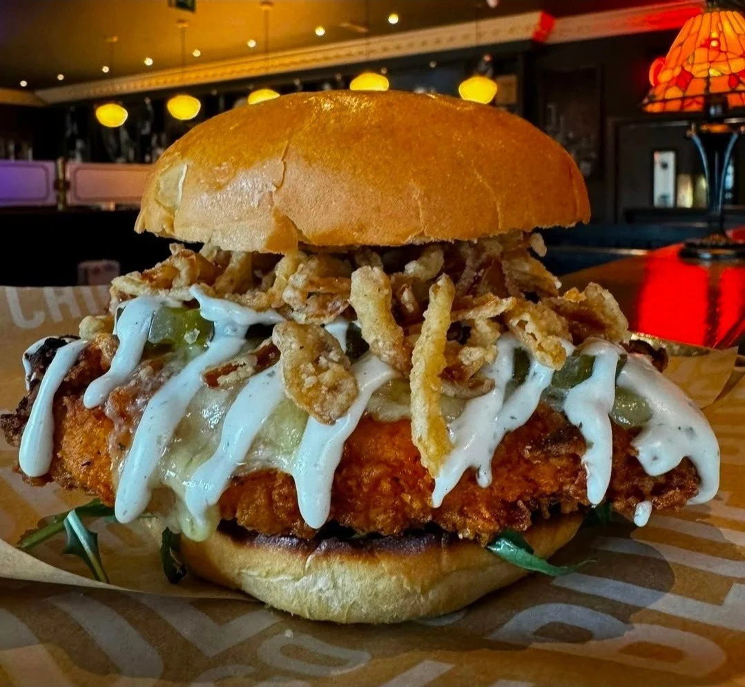 💥 BOSTON BURGER 💥

Crispy chicken fillet with pickles, cheese, Ranch sauce, and crispy onions 👌

Served with fries 🍔🍟

AVAILABLE NOW FROM #BLUECHICAGO 🩵

OPEN FROM 12-LATE EVERY DAY 

NO NEED TO BOOK 🙏

02890 482771 

 #foodoftheday #foodblogg