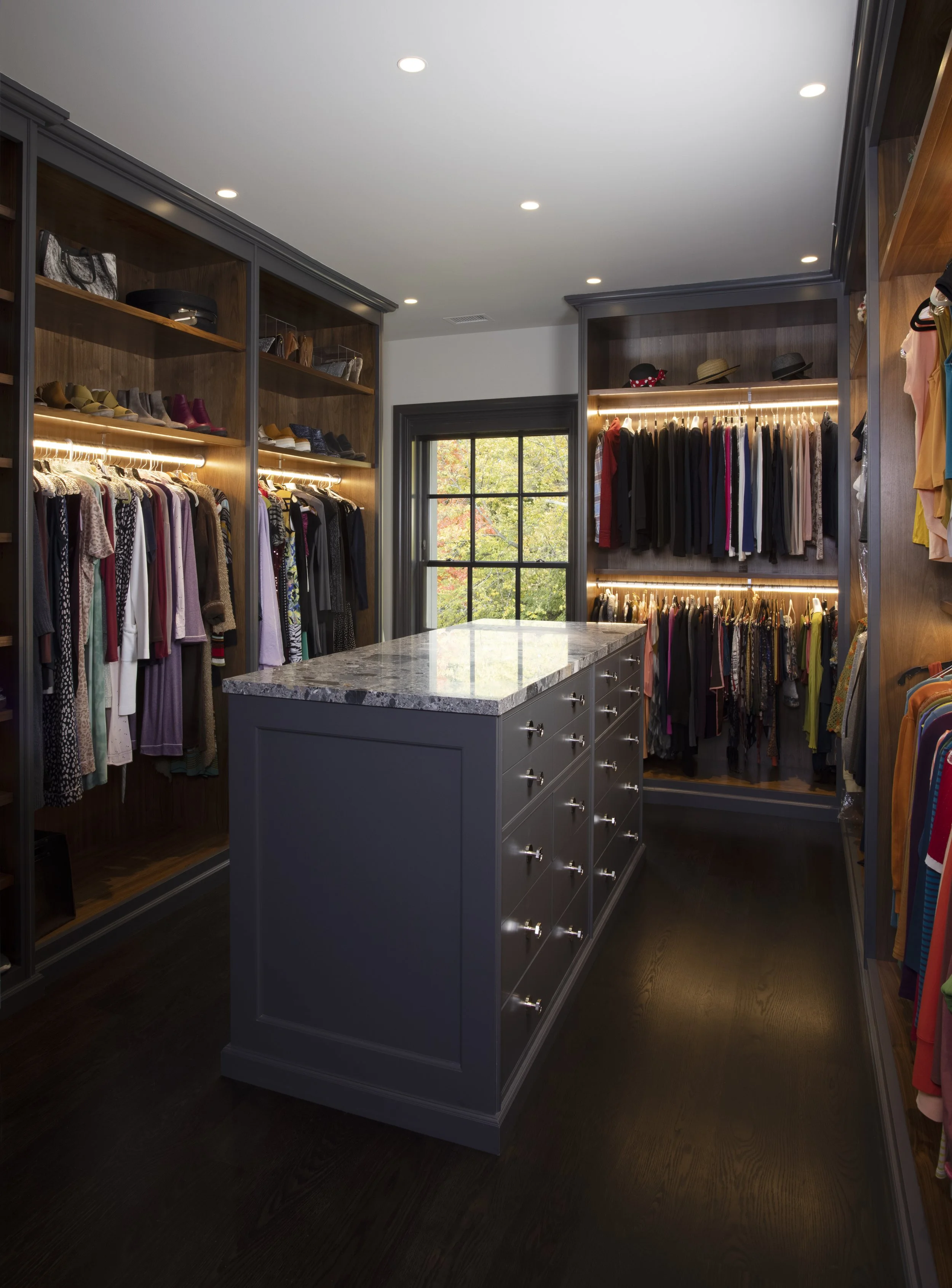 Walk in Closet.jpeg