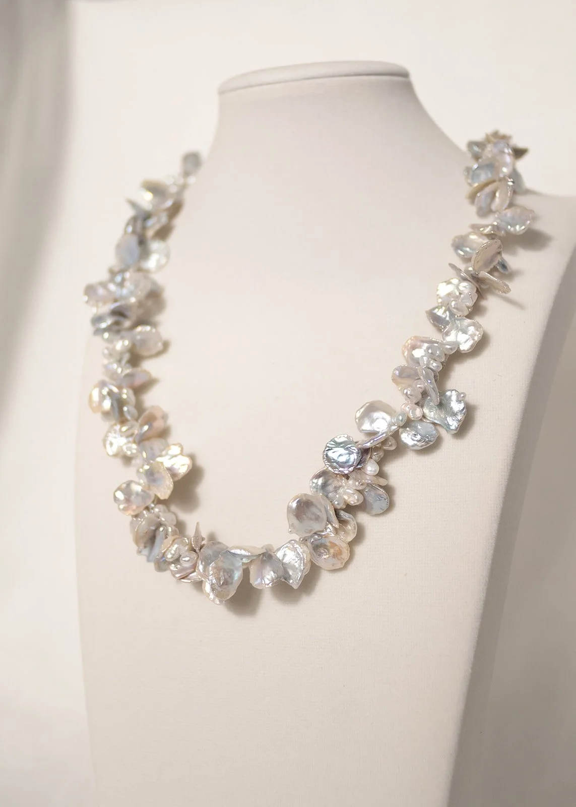 white baroque pearl bridal necklace, elegant luxury jewelry from Hawaii. perfect for brides and bridesmaids. one of a kind