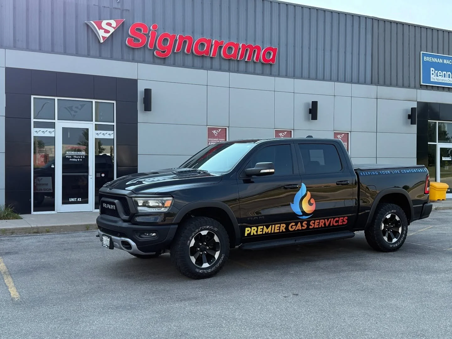 Big thank you to @signaramawoodstock for the new decals on the Ram Rebel 🛞 💨 #keepingyourlifecomfortable