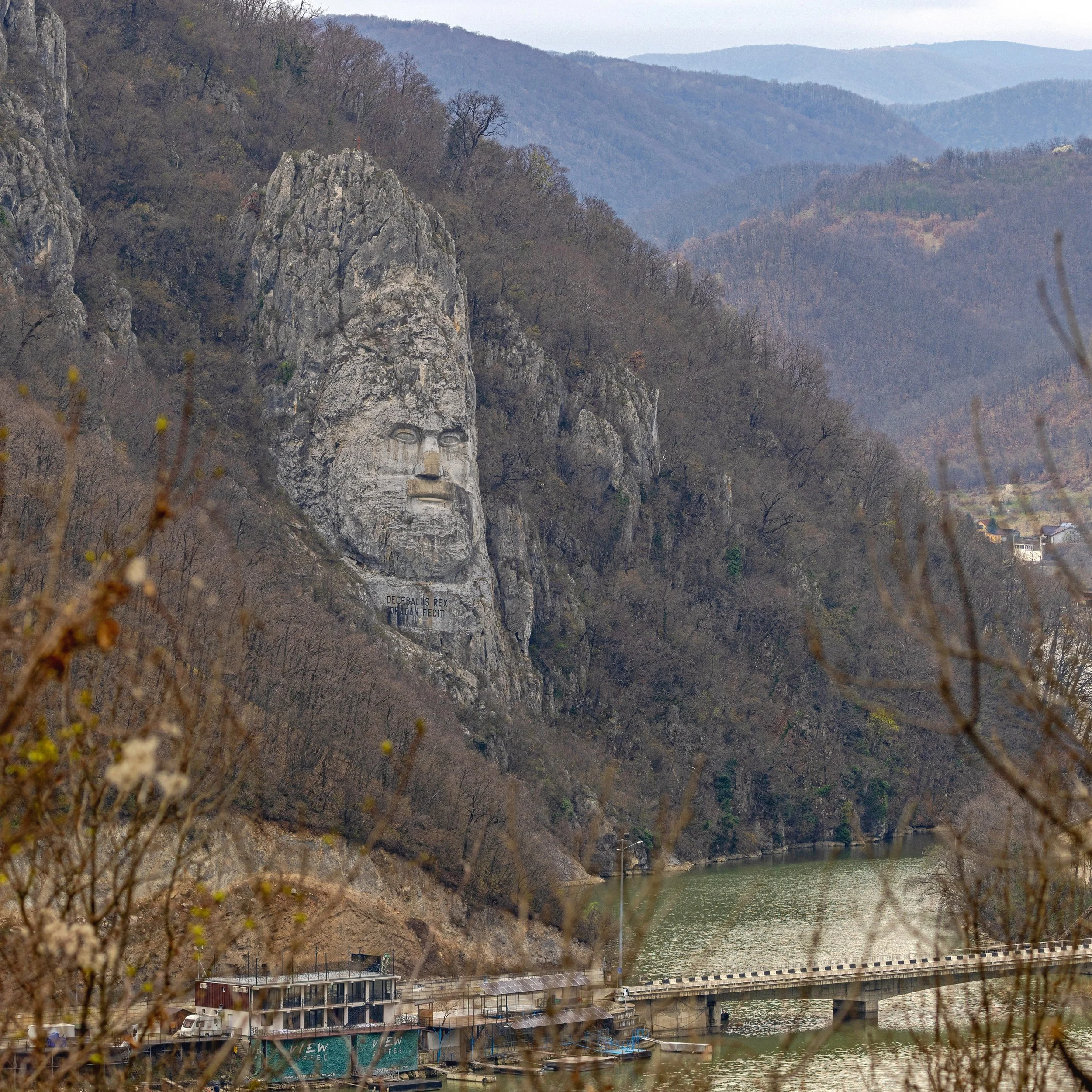 decebalus-rock-sculpture-danube-iron-gates-romania.jpg.jpg