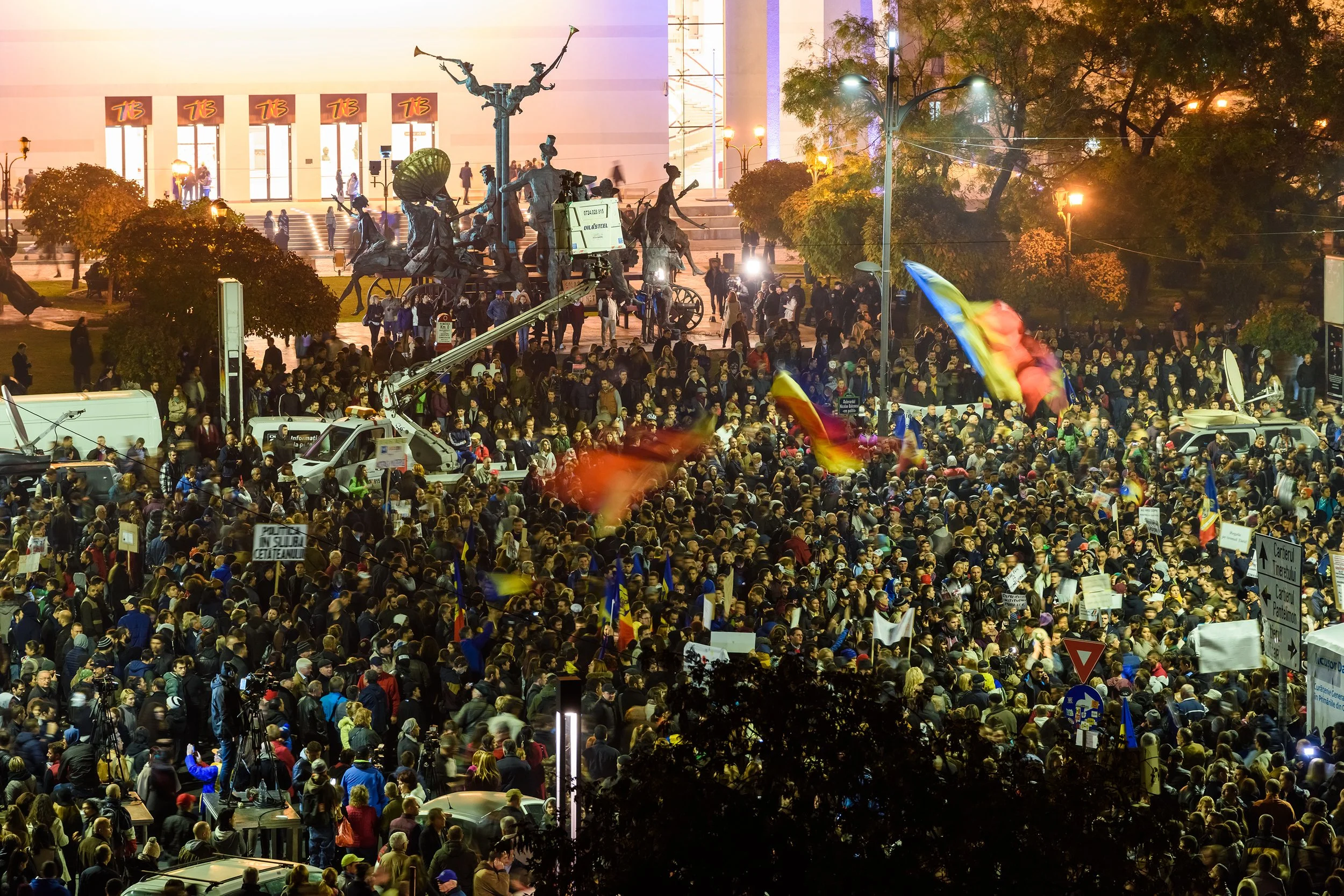 Romanian-revolution-piata-unirii-Bucharest.jpg