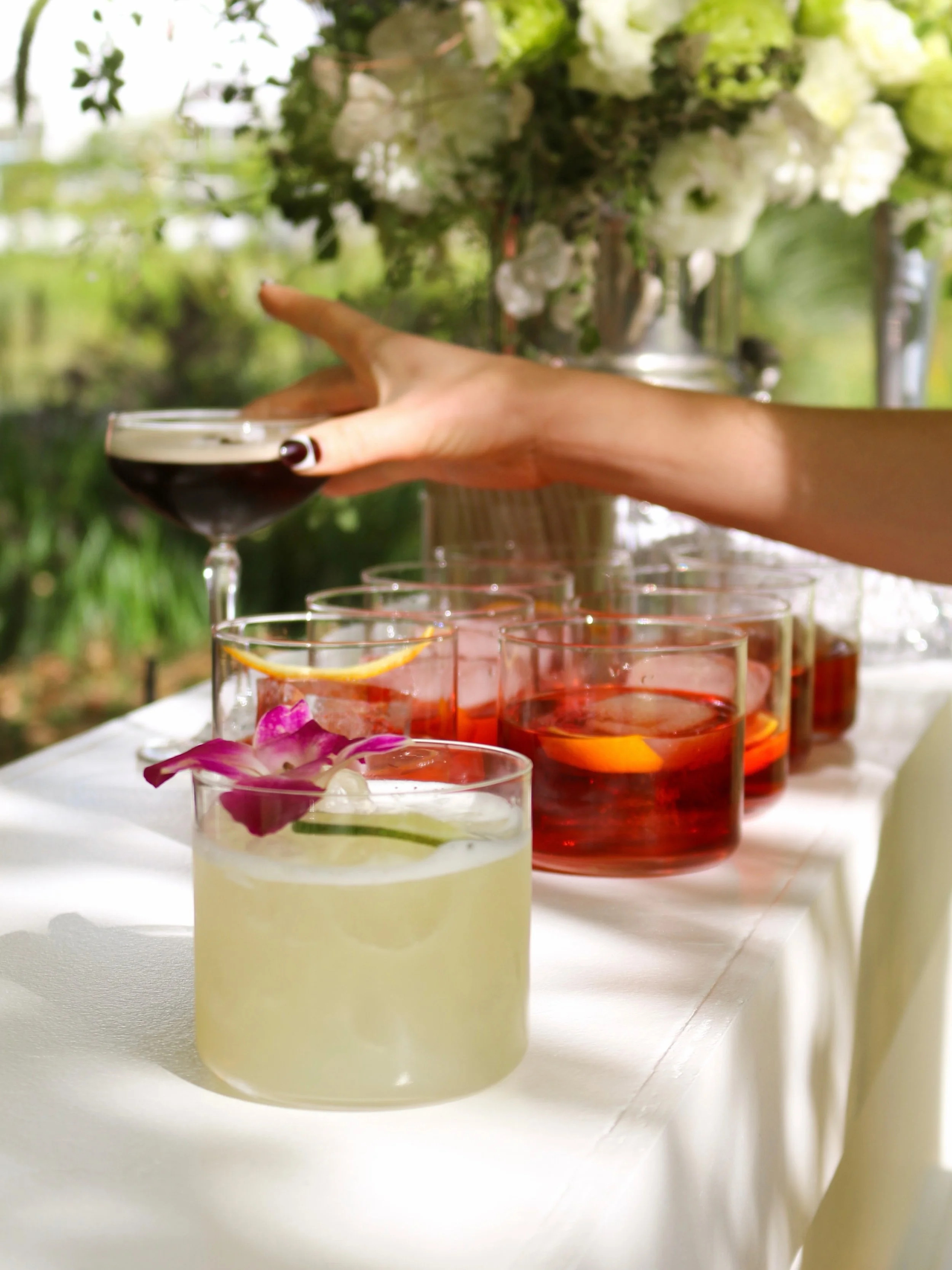 The details, up close. 

A beautifully considered bar experience, from the styling down to every pour. 🤎🥃

Planner/Design: @atlaseventanddesign 
Venue: @witsend_farms 
Florals: @petalcreekflowers 
Catering: @promiseskepthvny 
Bar: @poppinbar 

&bul